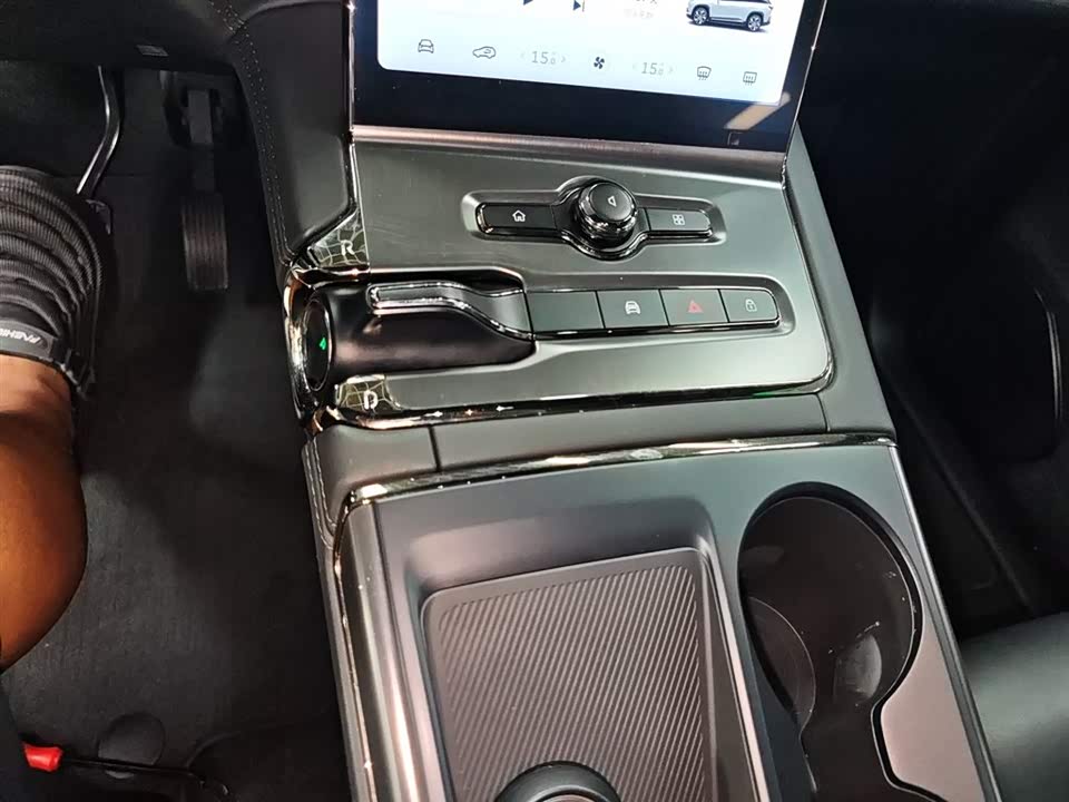 NIO ES6