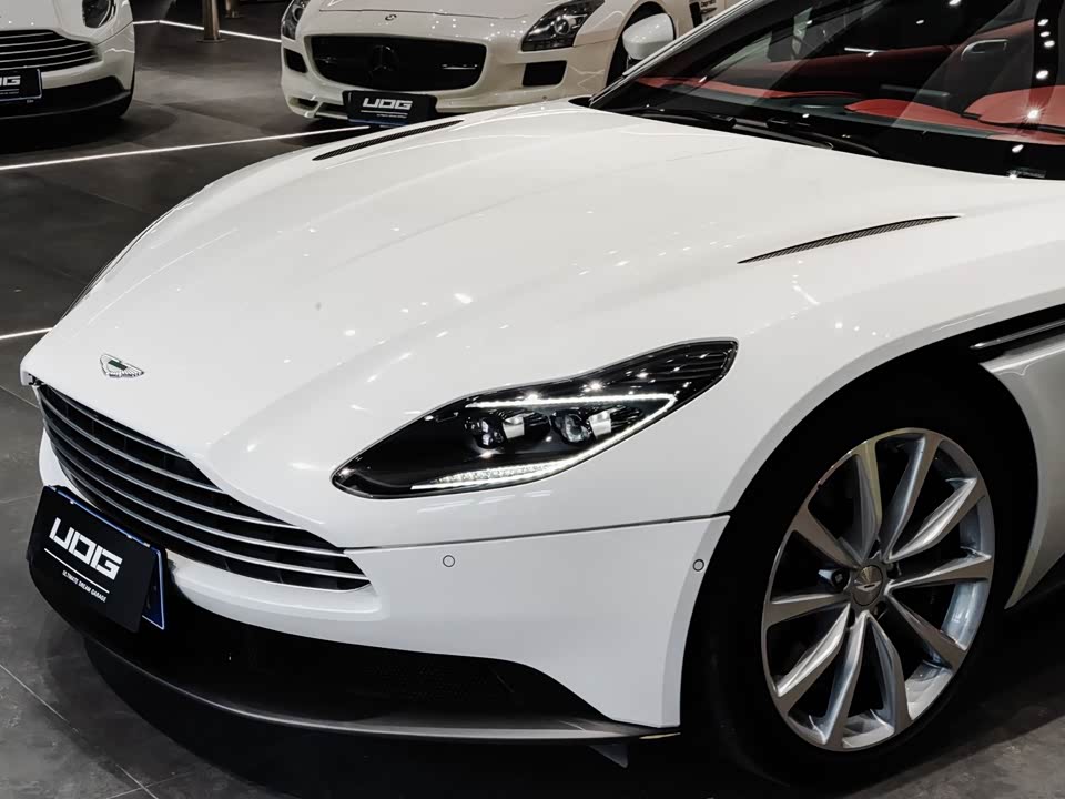 Aston Martin DB11