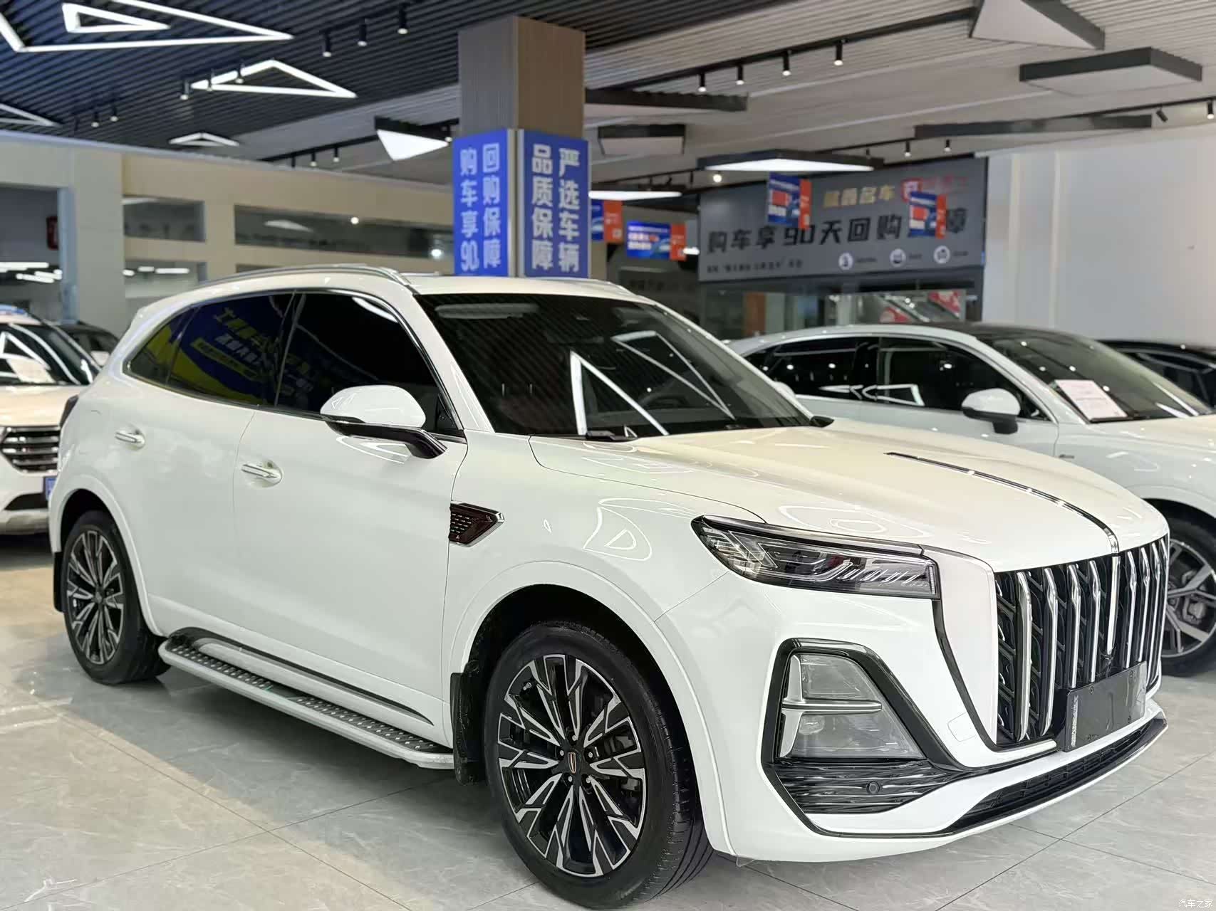 Hongqi HS5, 2023 1