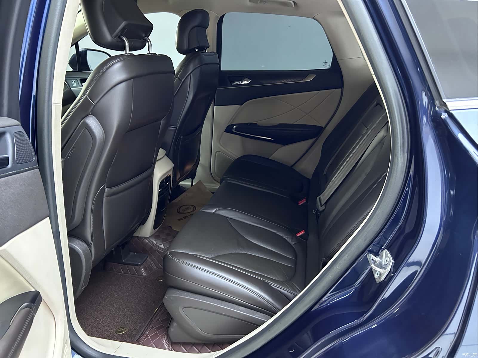 Lincoln MKC, 2017 9