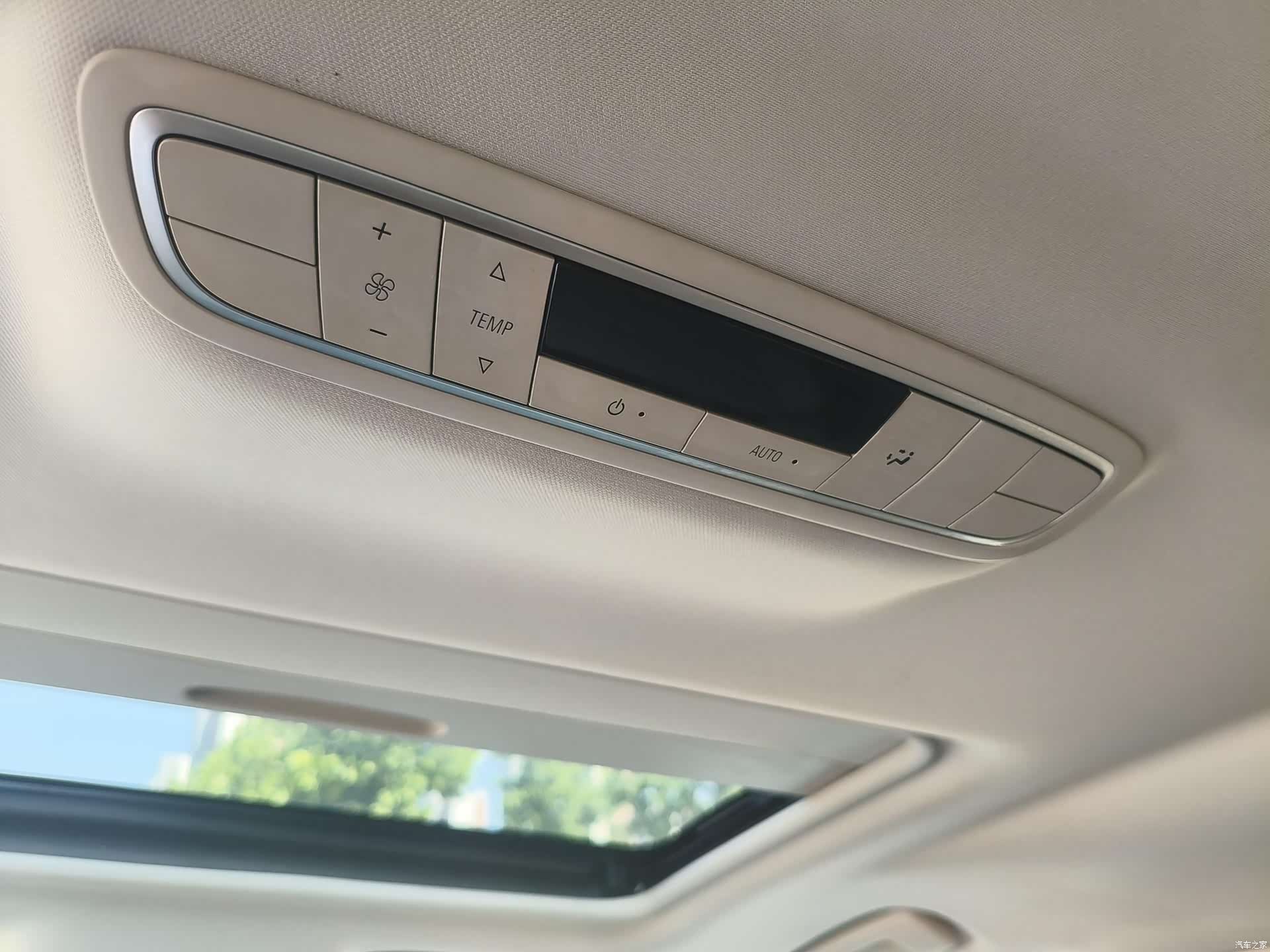 Buick GL8, 2018 6