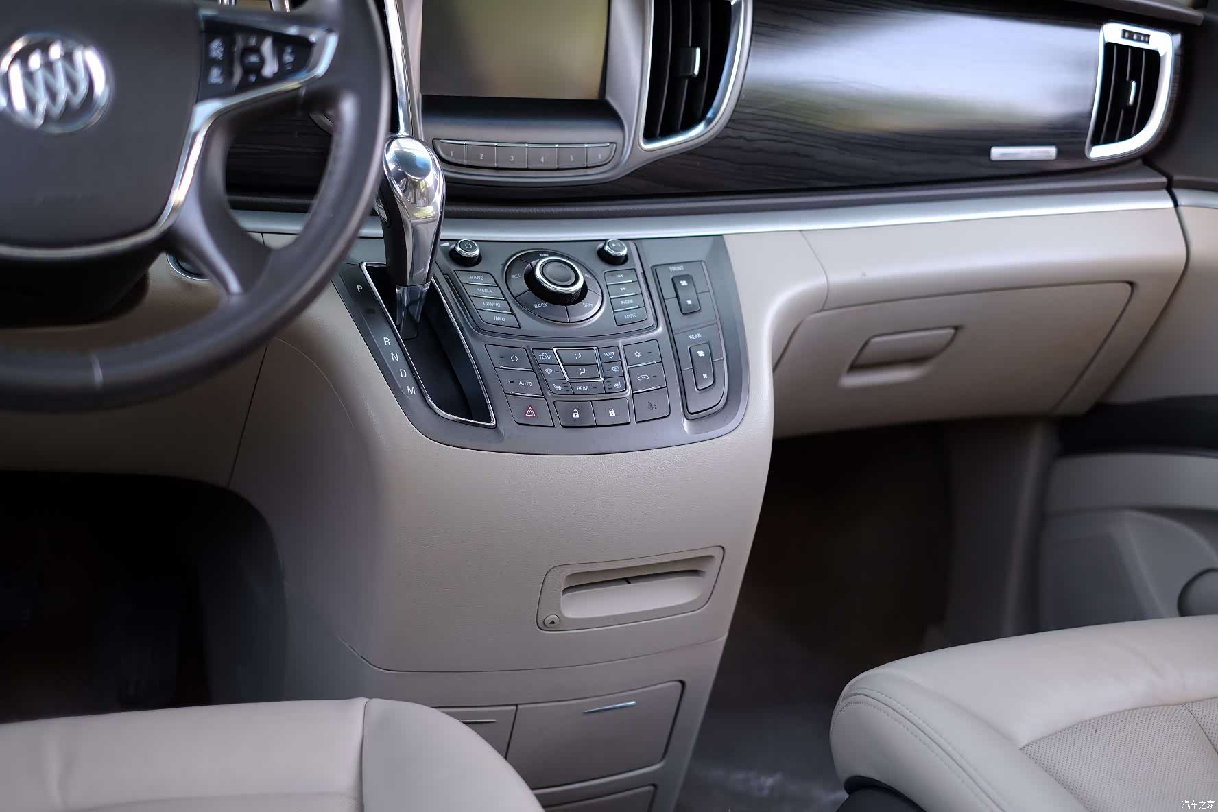 Buick GL8, 2011 59