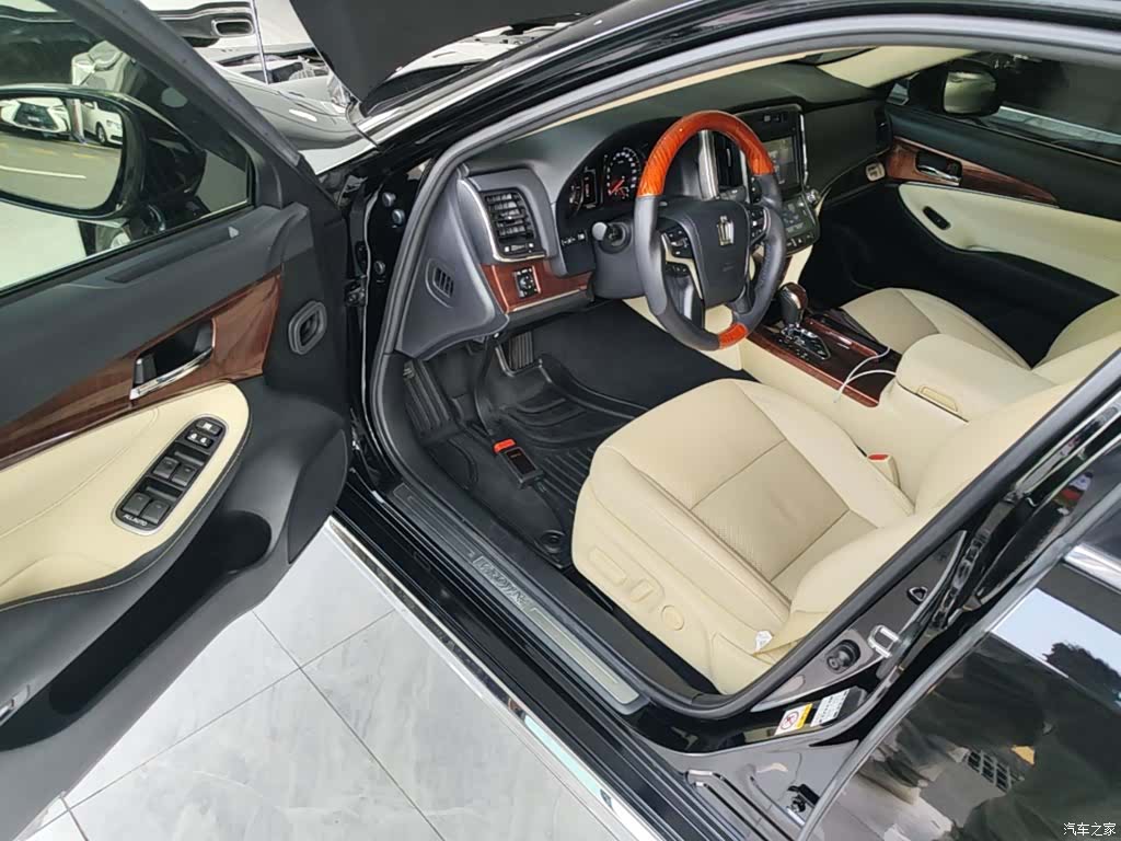 Toyota Crown, 2017 16