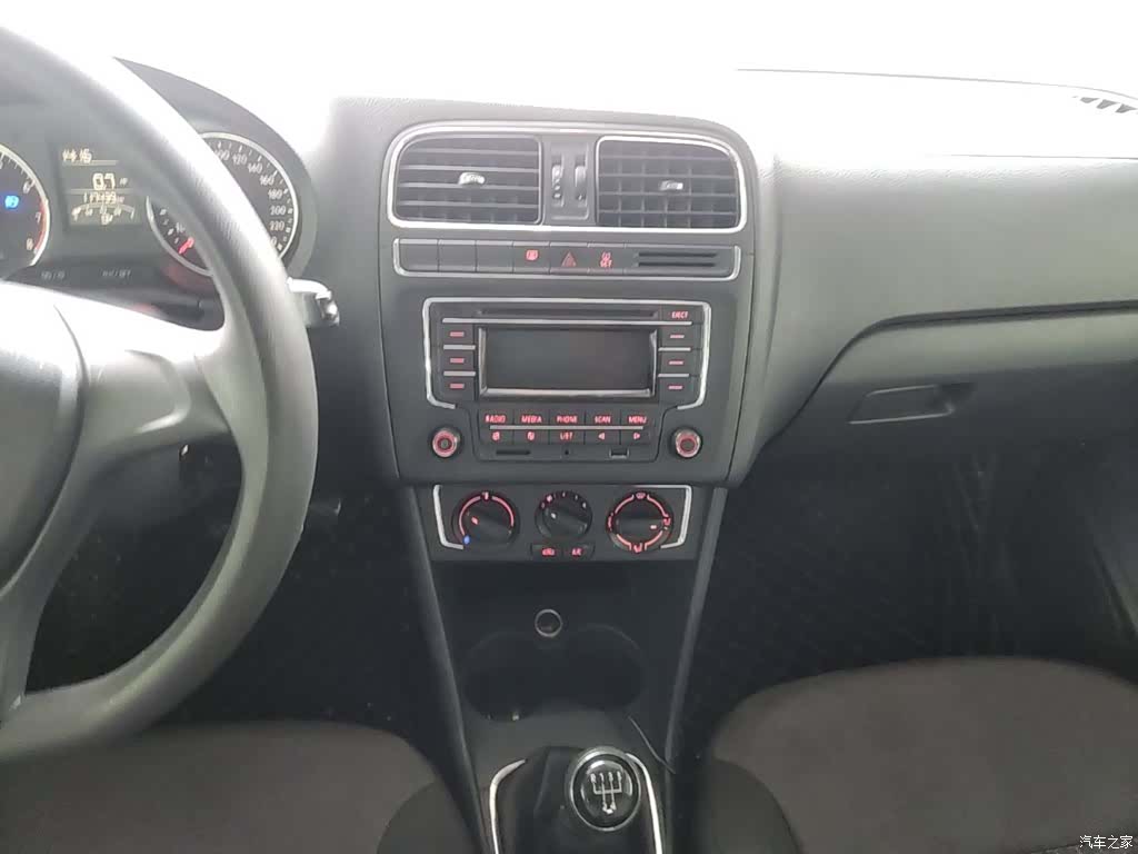 Volkswagen Polo, 2015 13