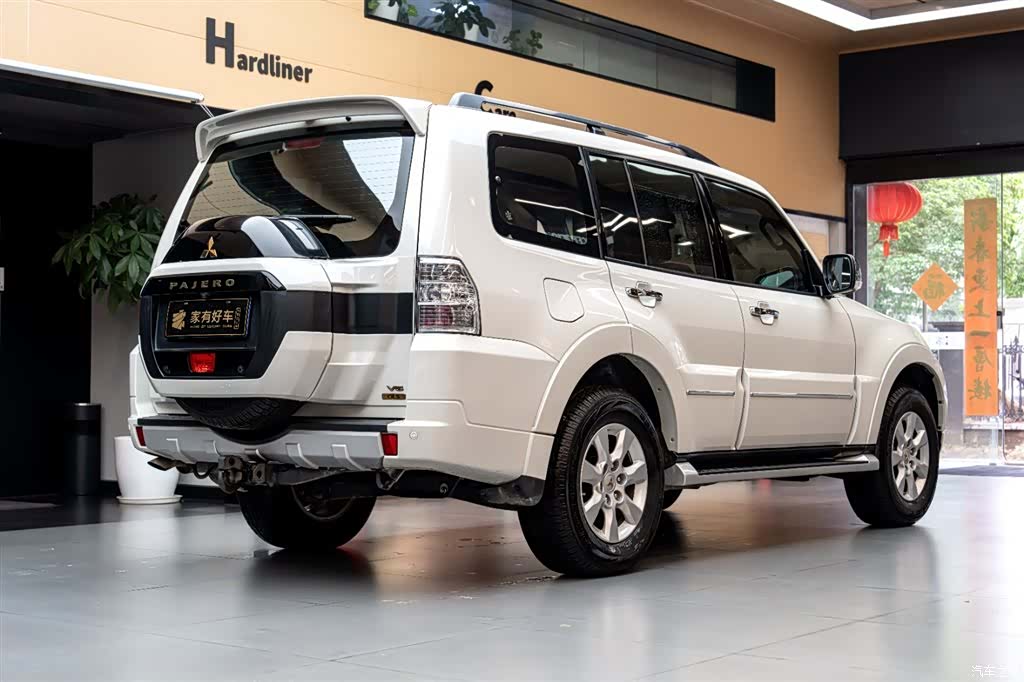 Mitsubishi Pajero, 2026 4