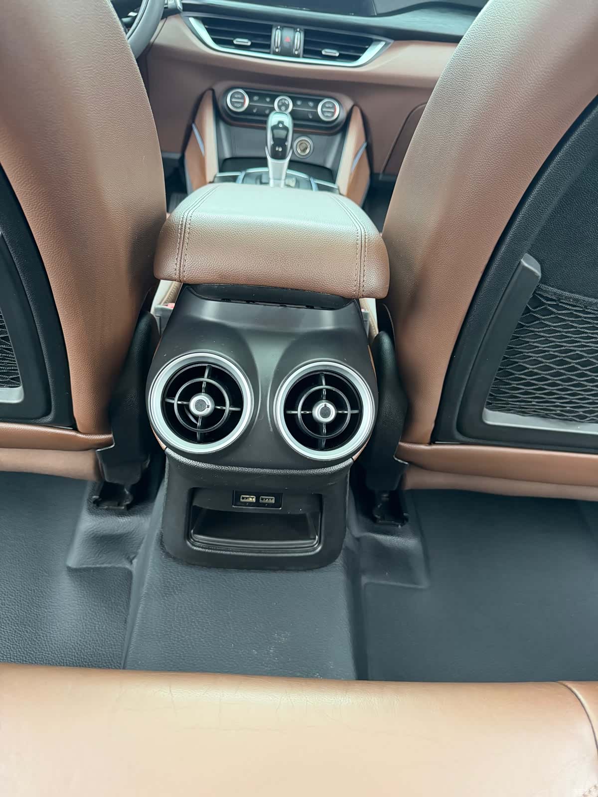 Alfa Romeo Stelvio, 2019 14