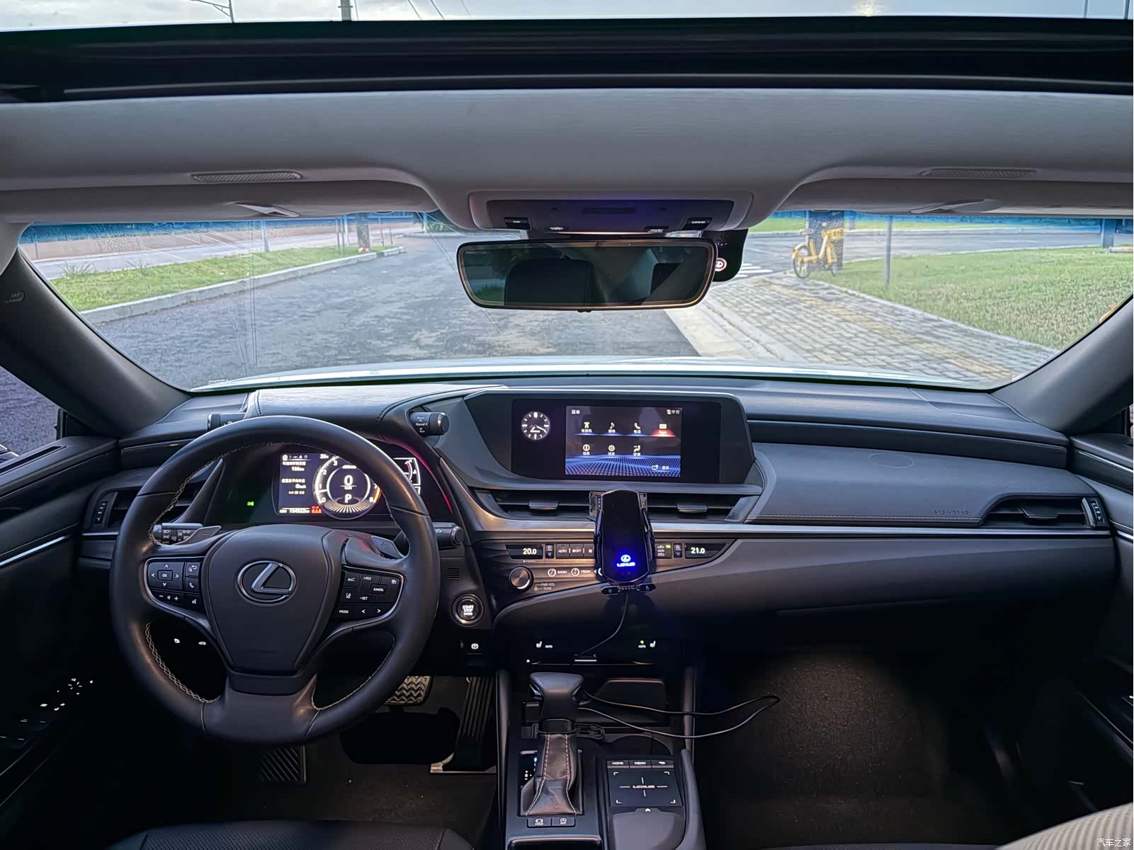 Lexus ES, 2019 12