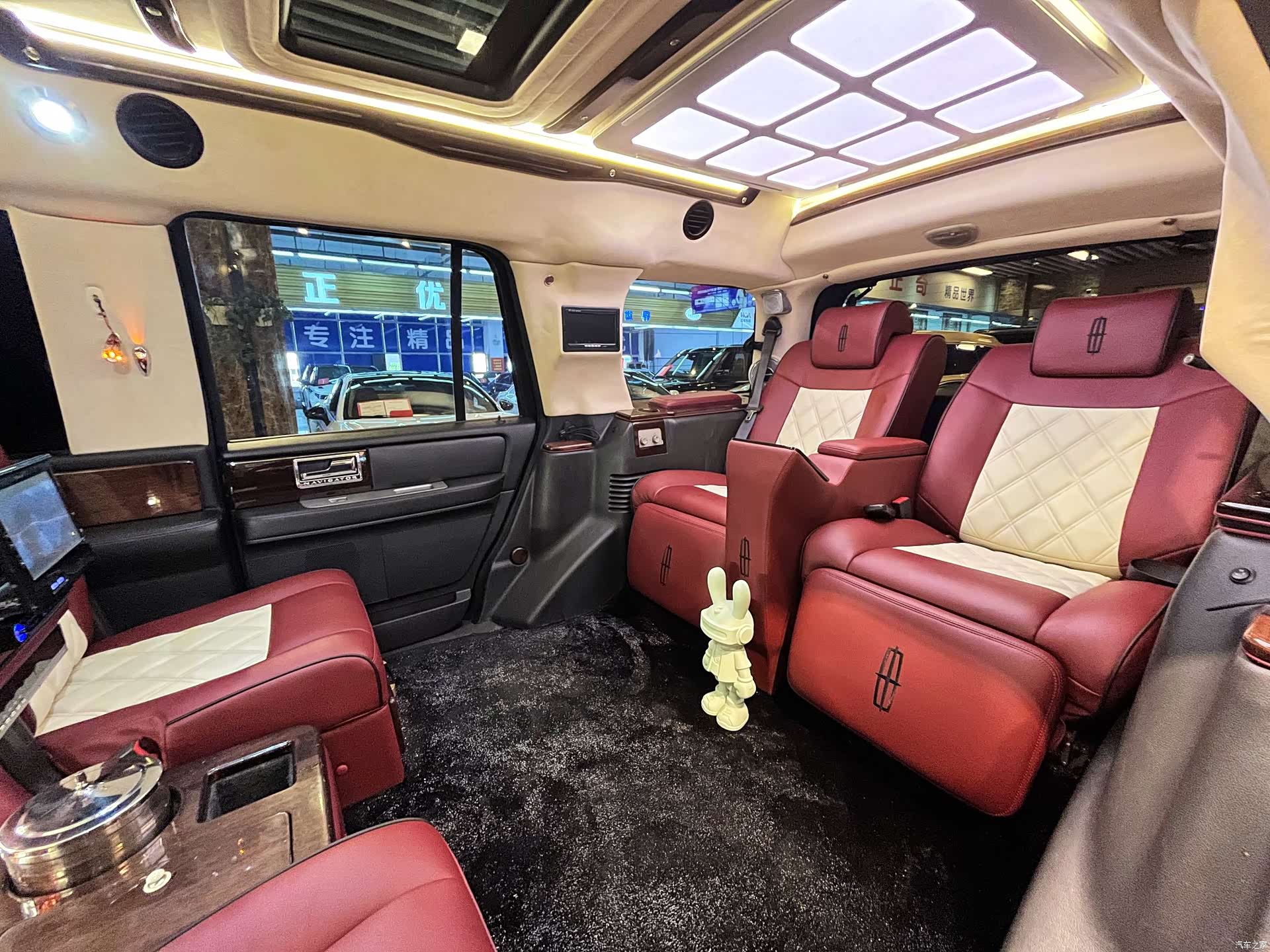 Lincoln Navigator, 2011 26