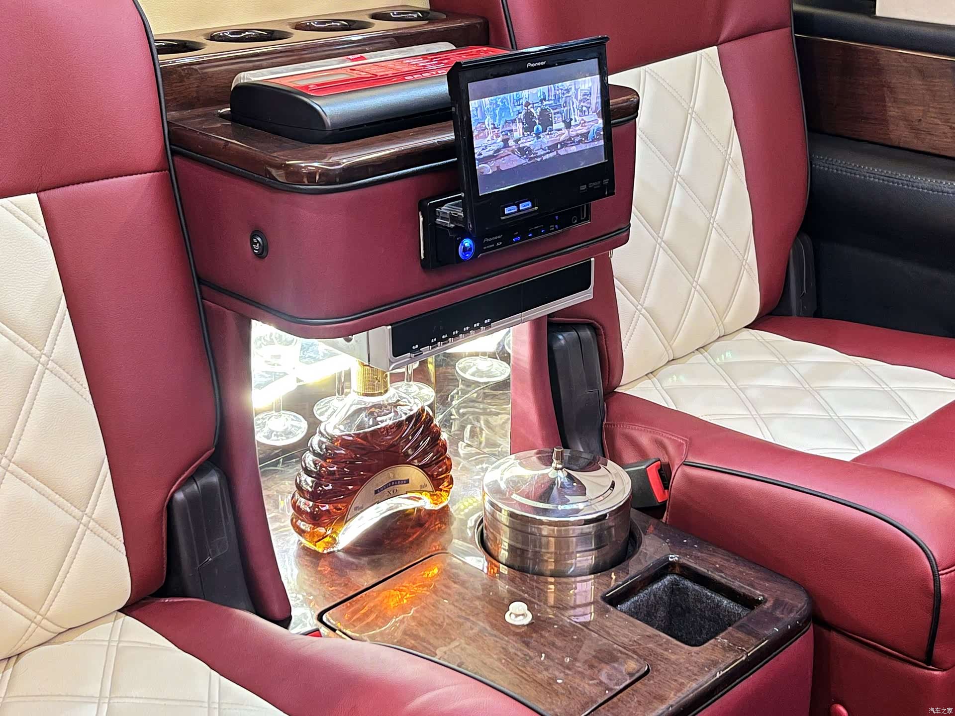 Lincoln Navigator, 2011 25