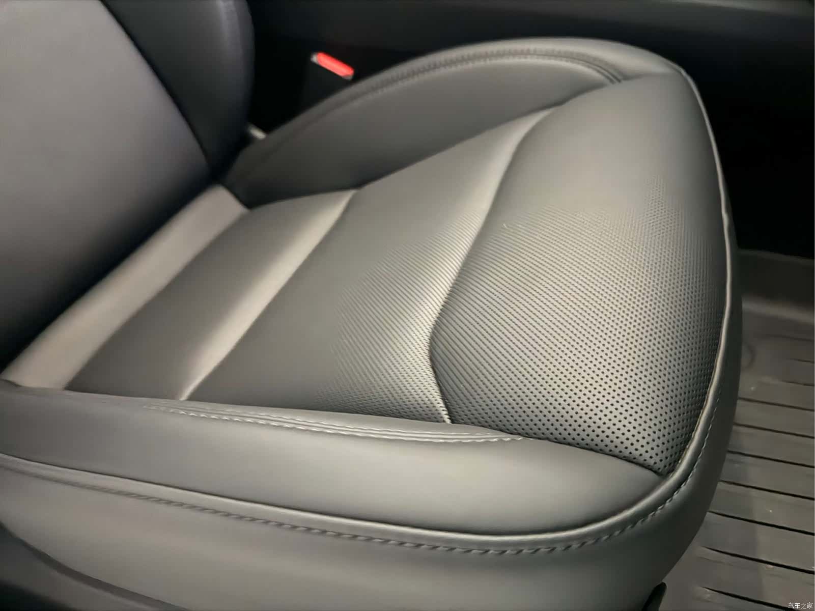 Tesla Model 3, 2025 21