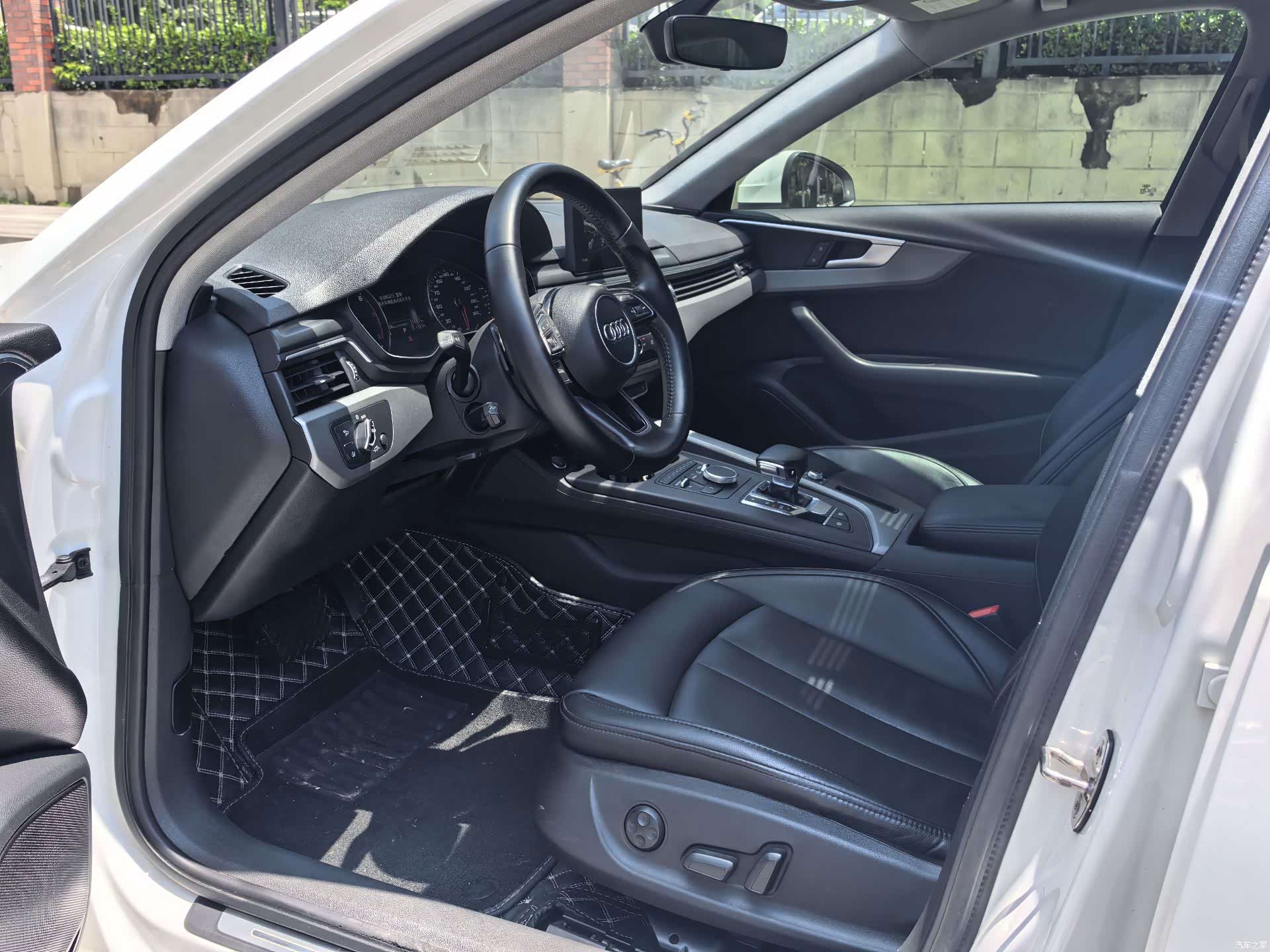 Audi A4L, 2018 все фото