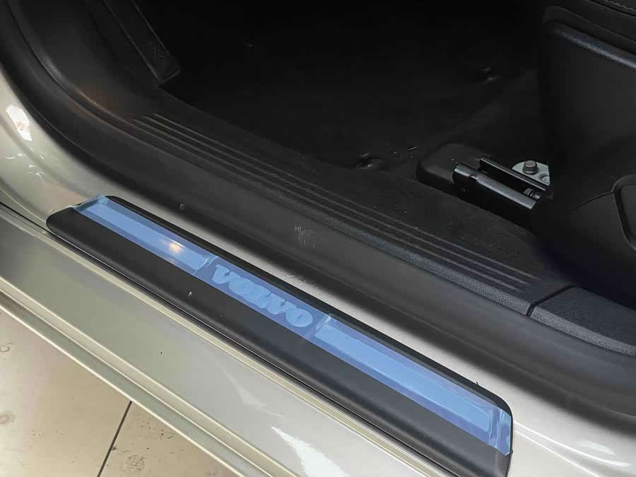 Volvo V40 2017, фото 27