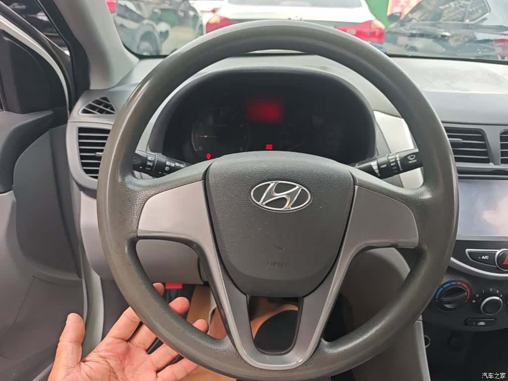 Hyundai GLS, 2015 11
