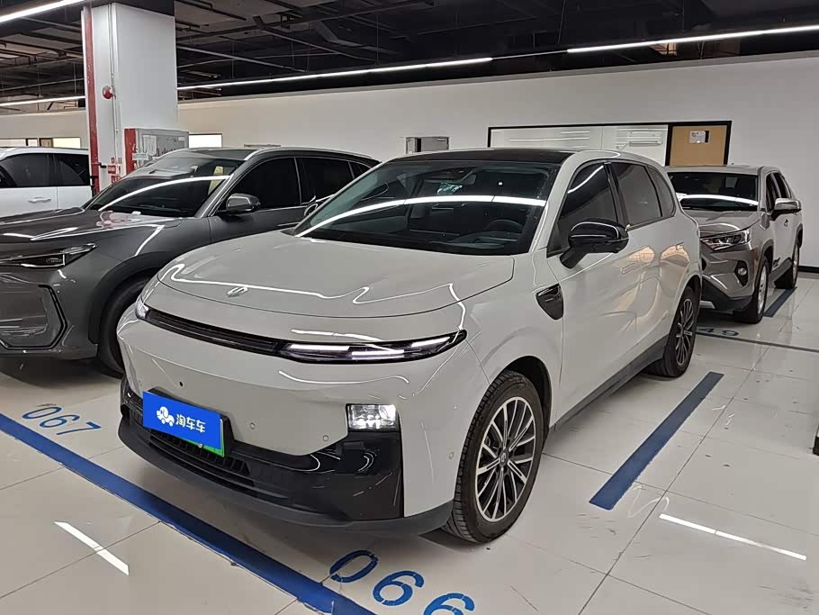 Leapmotor B10