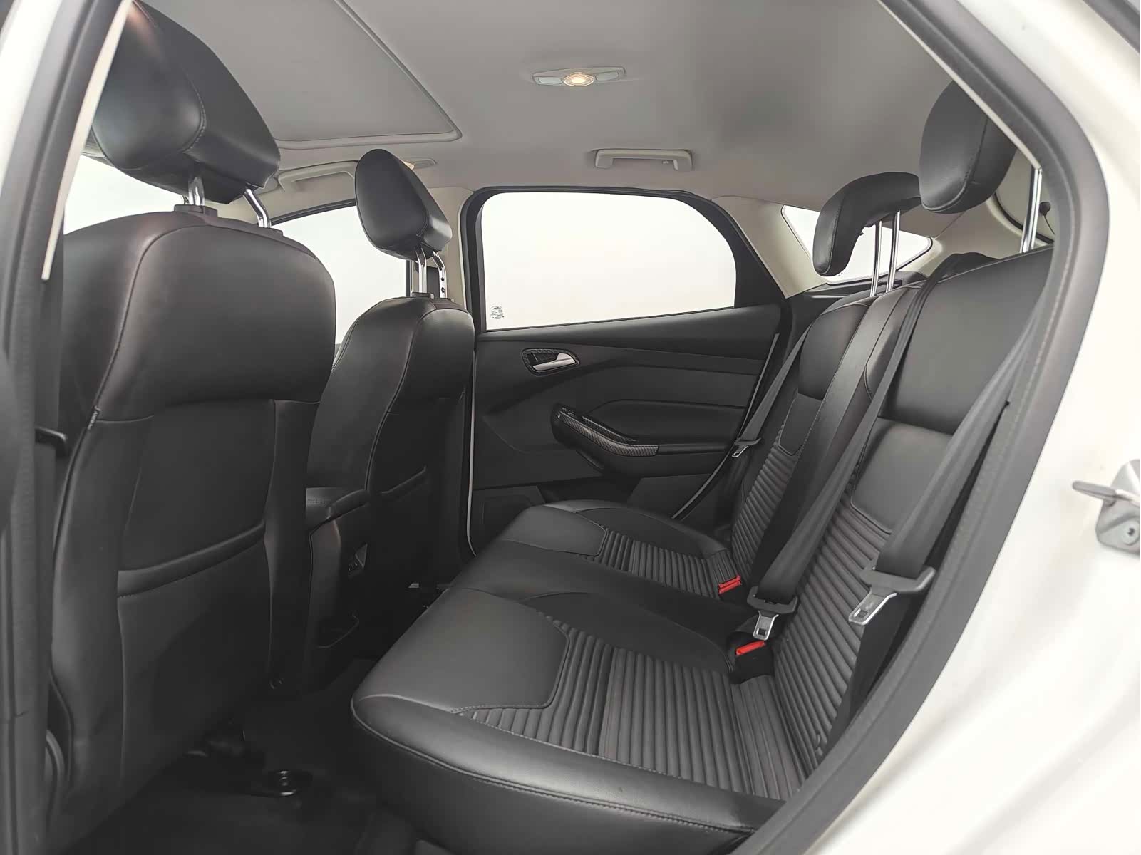 Ford Focus, 2019 11