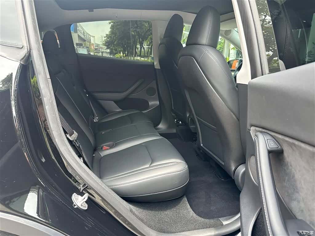 Tesla Model Y, 2022 13