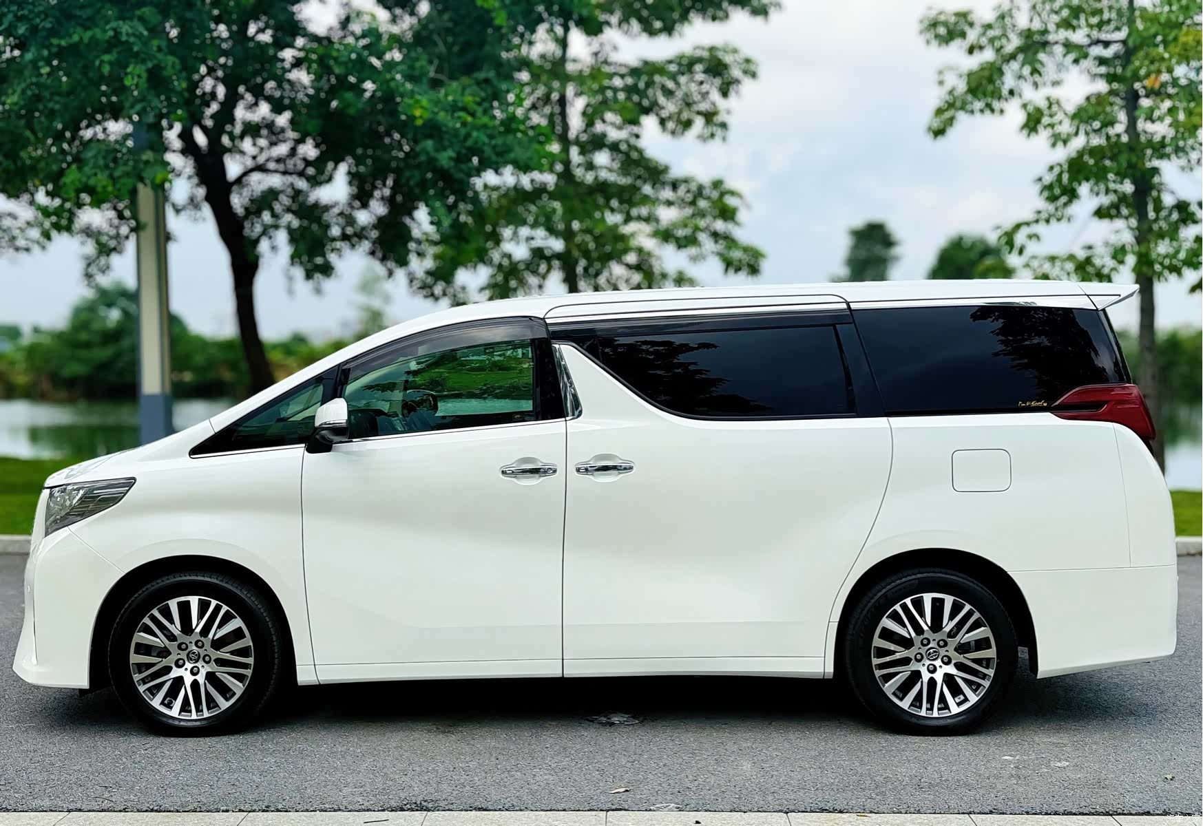 Toyota Alphard, 2017 3