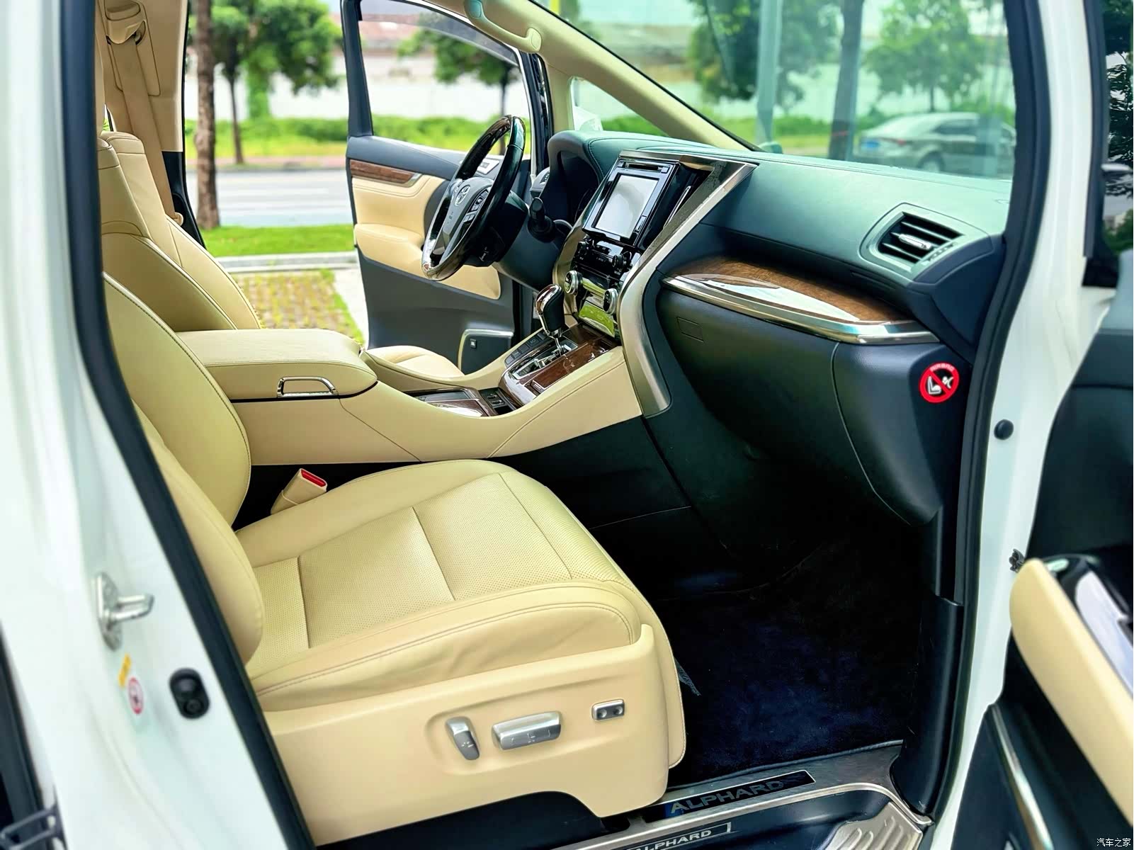 Toyota Alphard, 2017 8