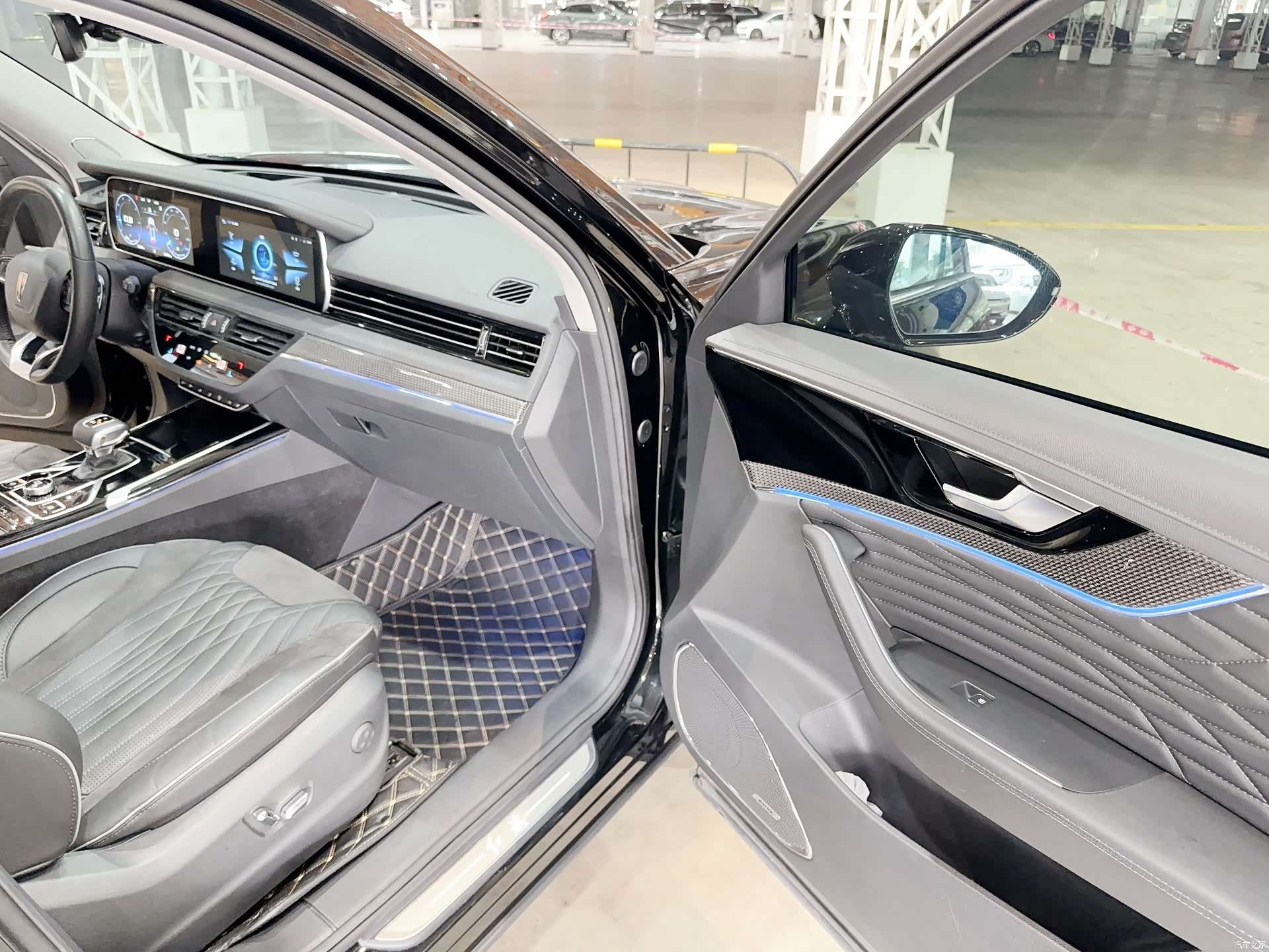 Hongqi HS5, 2023 11