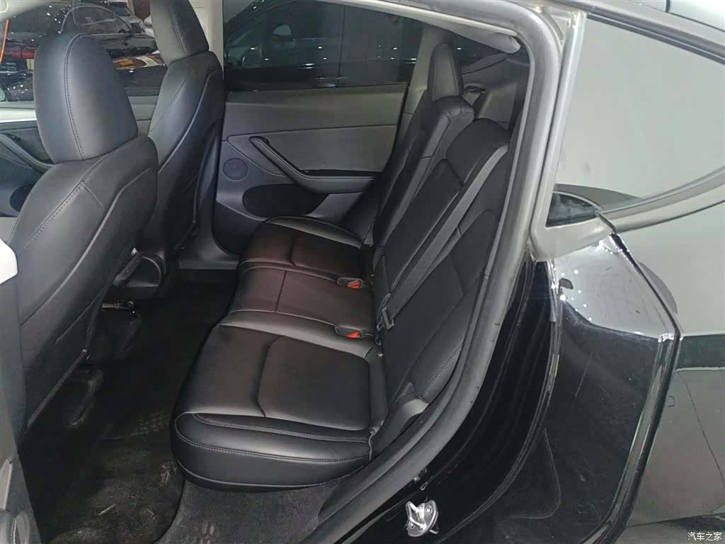 Tesla Model Y, 2023 17