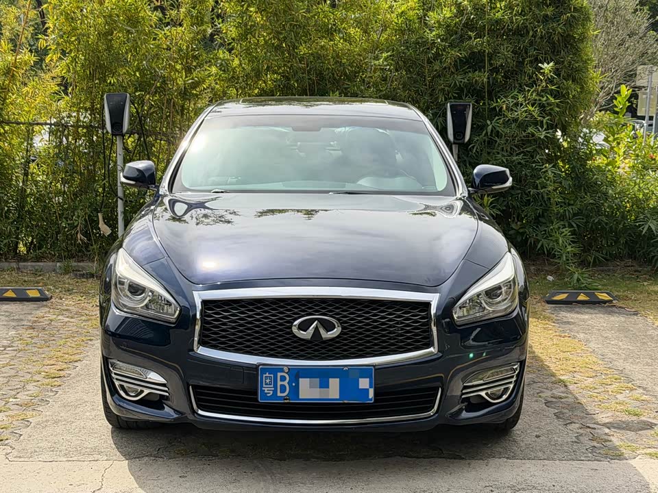 Infiniti Q70
