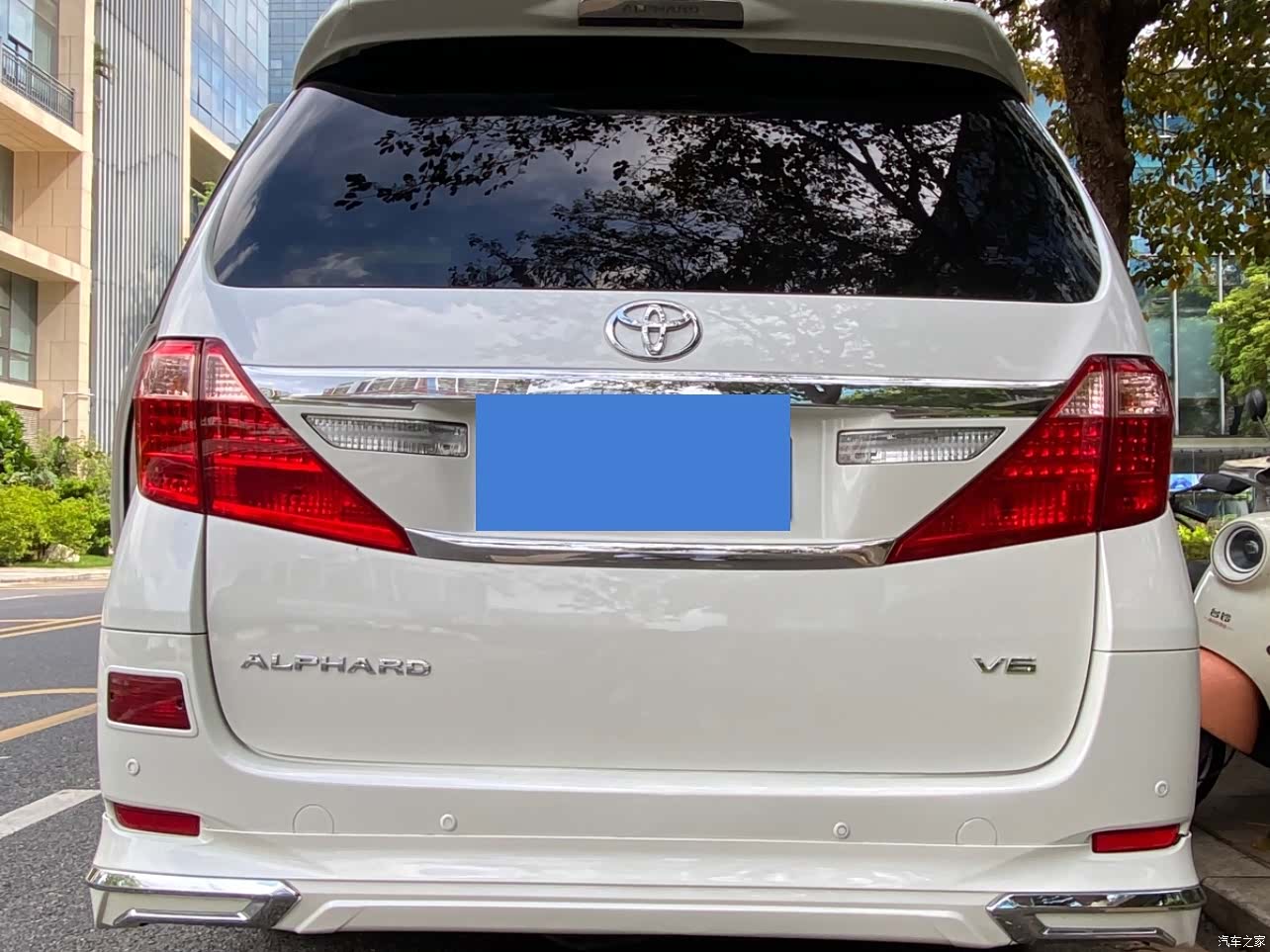 Toyota Alphard, 2012 3