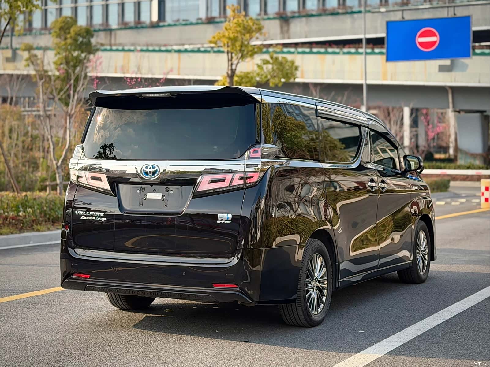 Toyota Vellfire, 2020 4