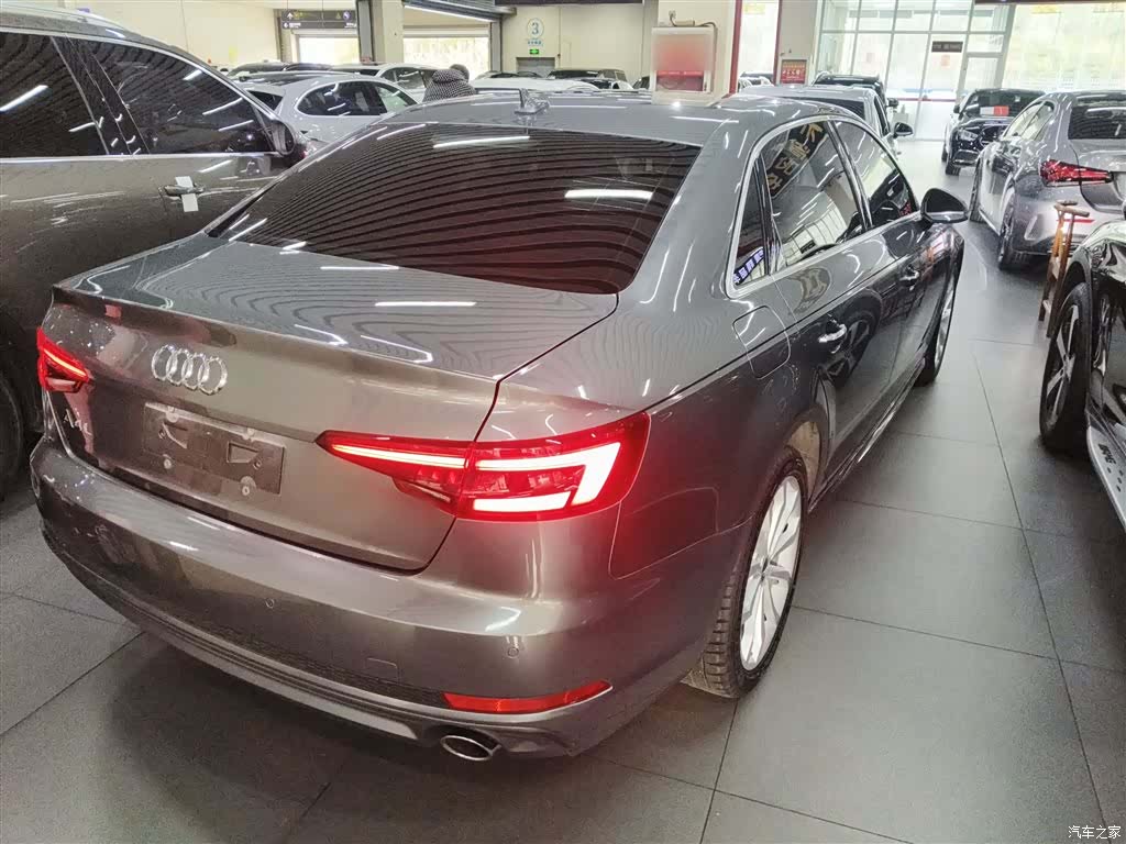 Audi A4L, 2018 все фото