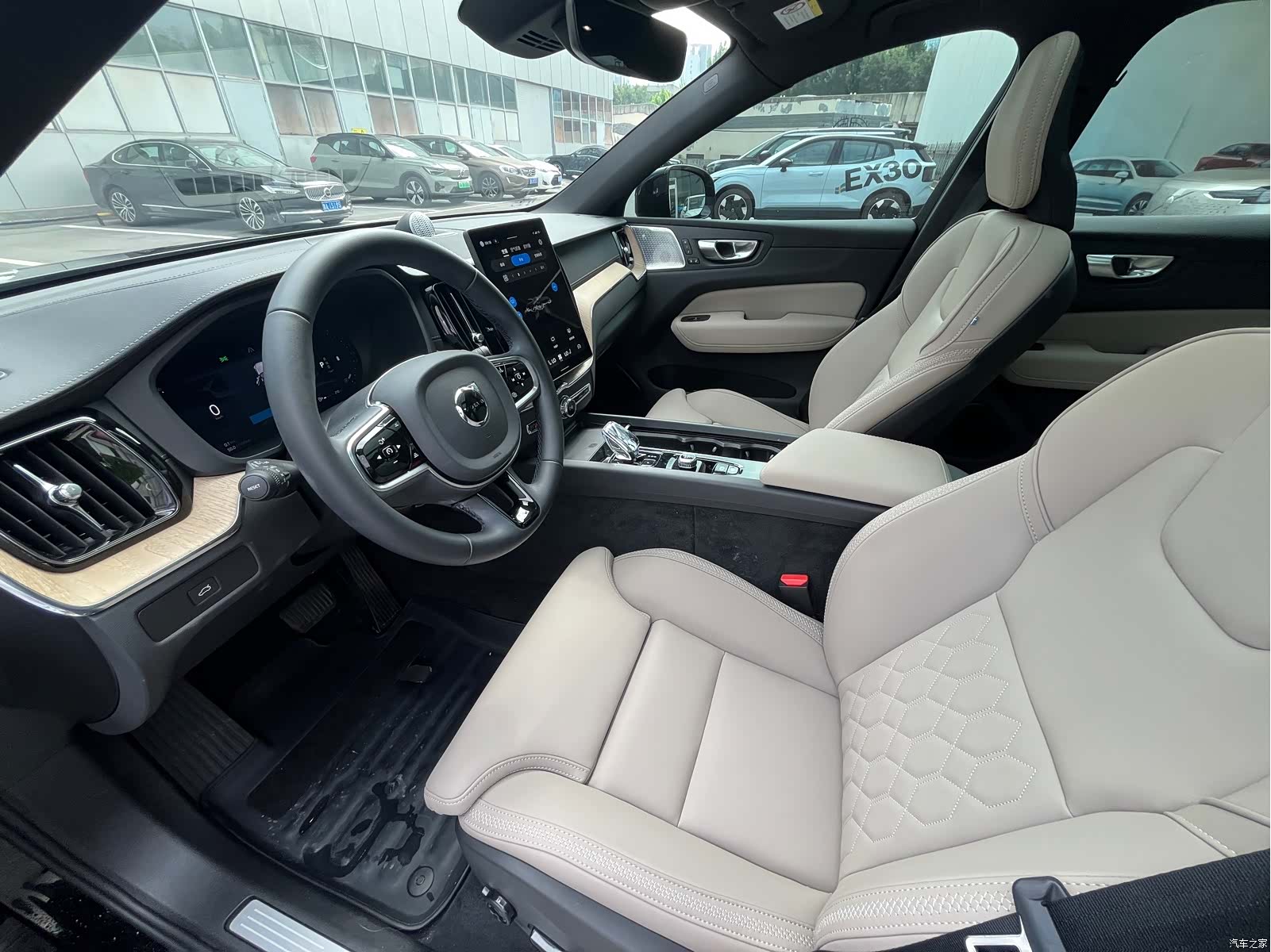 Volvo XC60, 2025 16