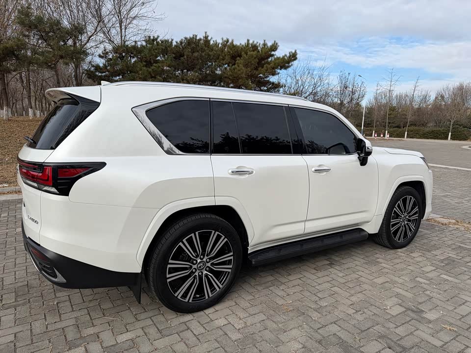Lexus LX