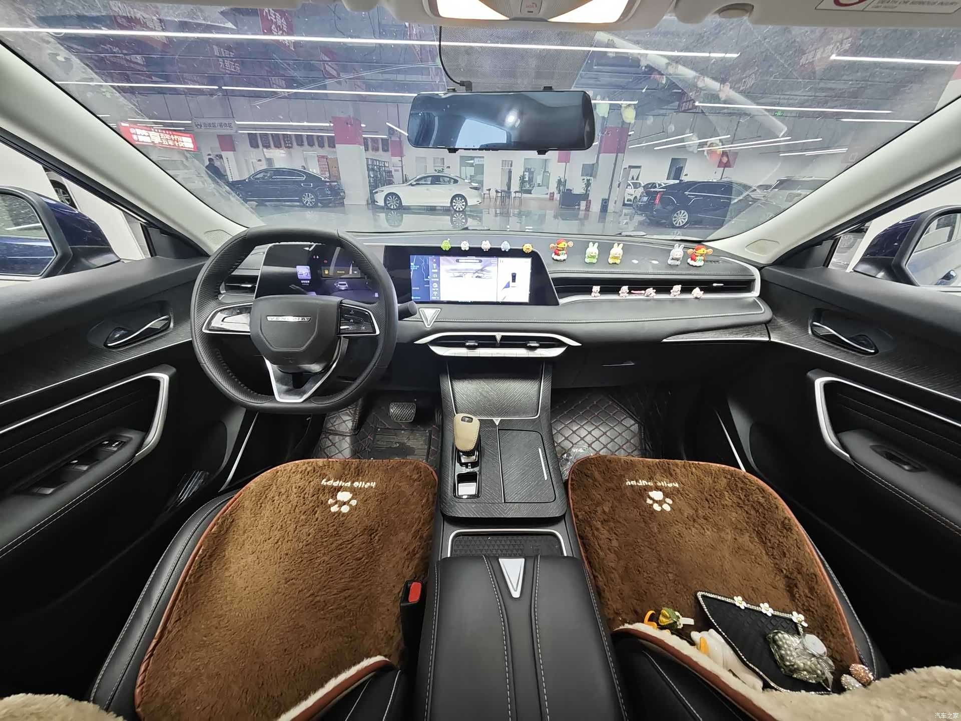 Nissan V, 2023 все фото