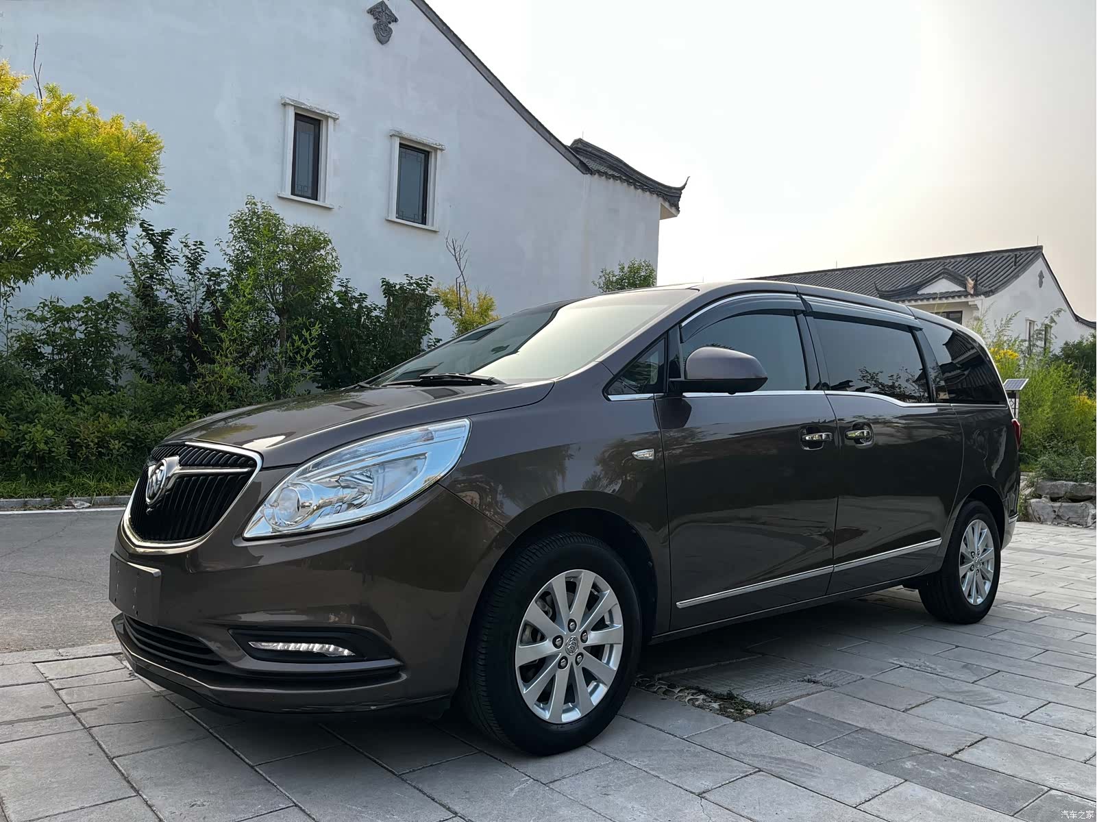 Buick GL8, 2017 1