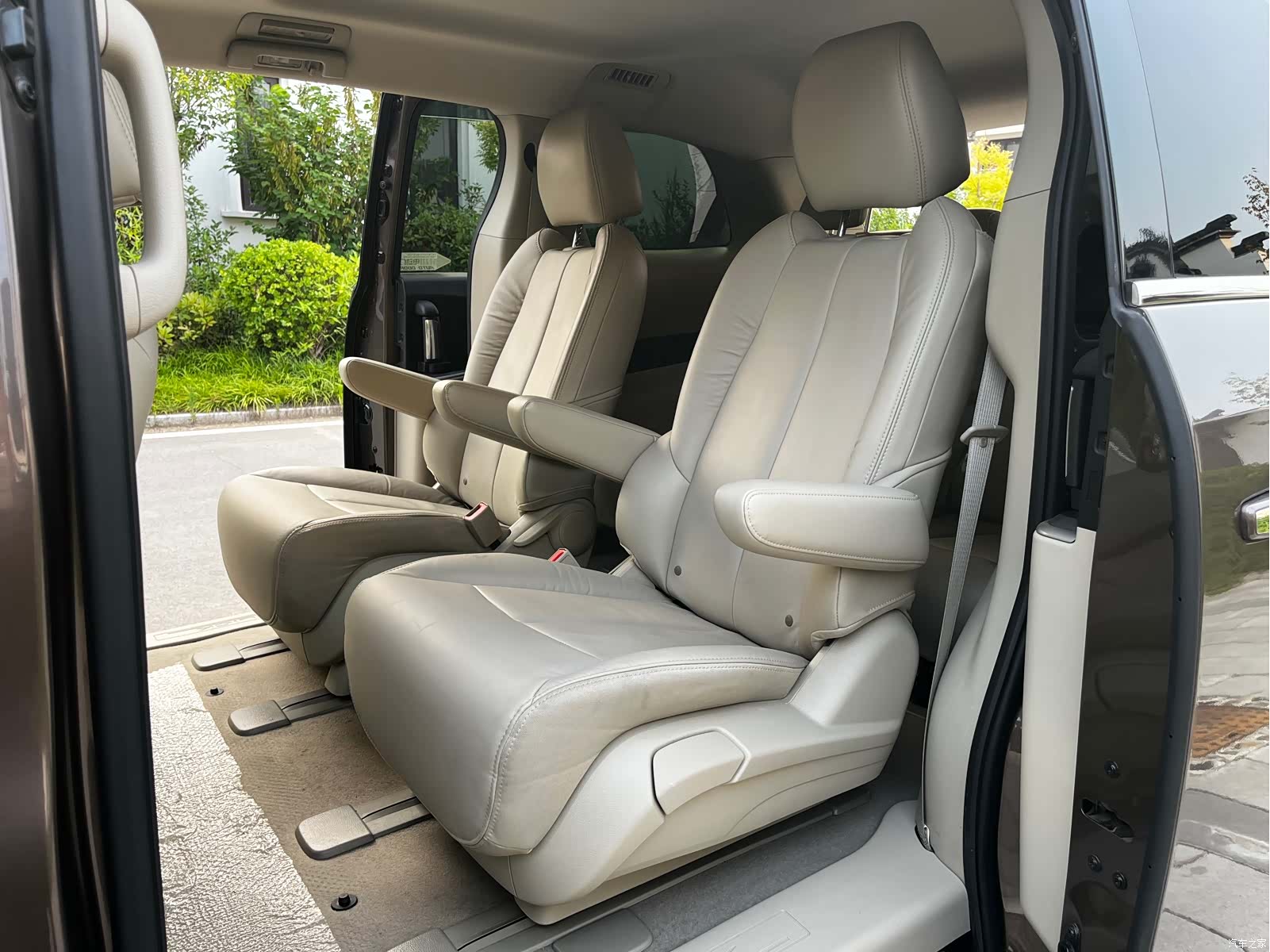 Buick GL8, 2017 13
