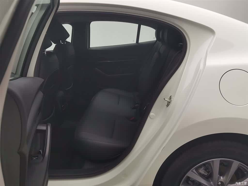 Mazda Mazda3, 2023 15