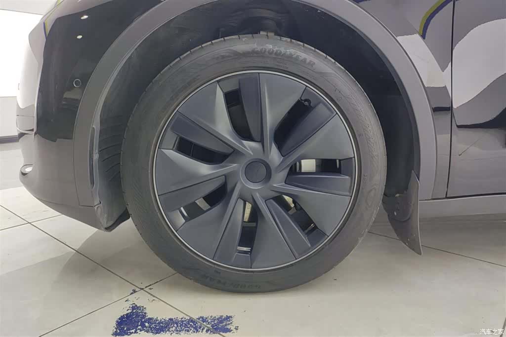 Tesla Model Y, 2024 6