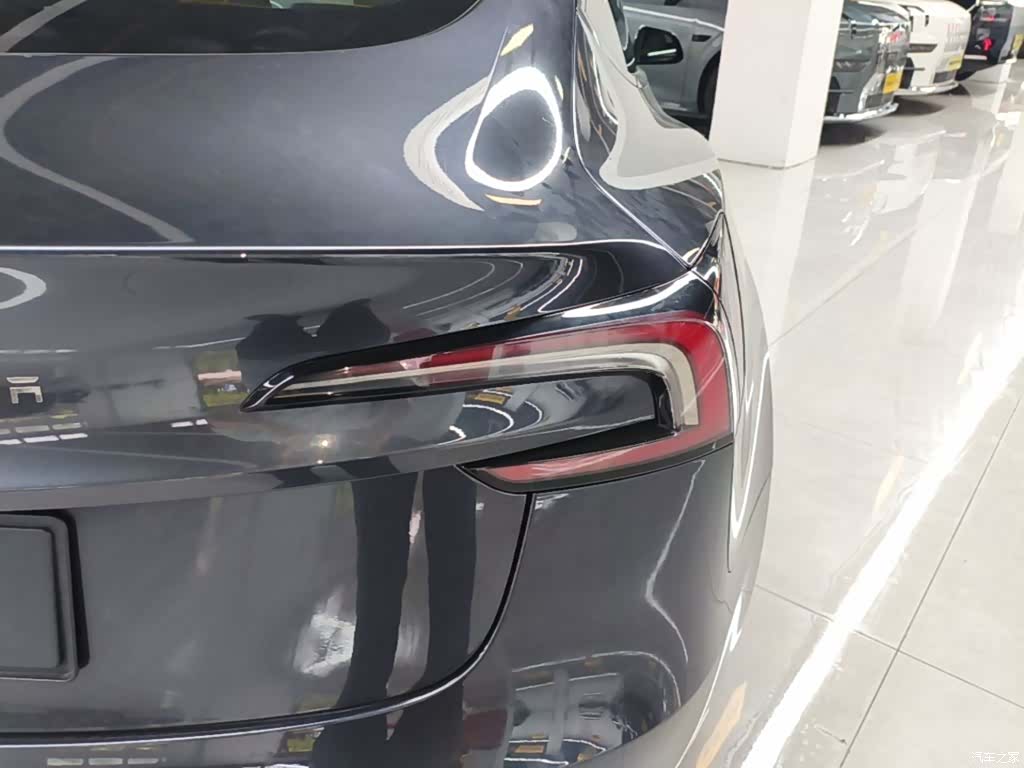 Tesla Model 3, 2025 8