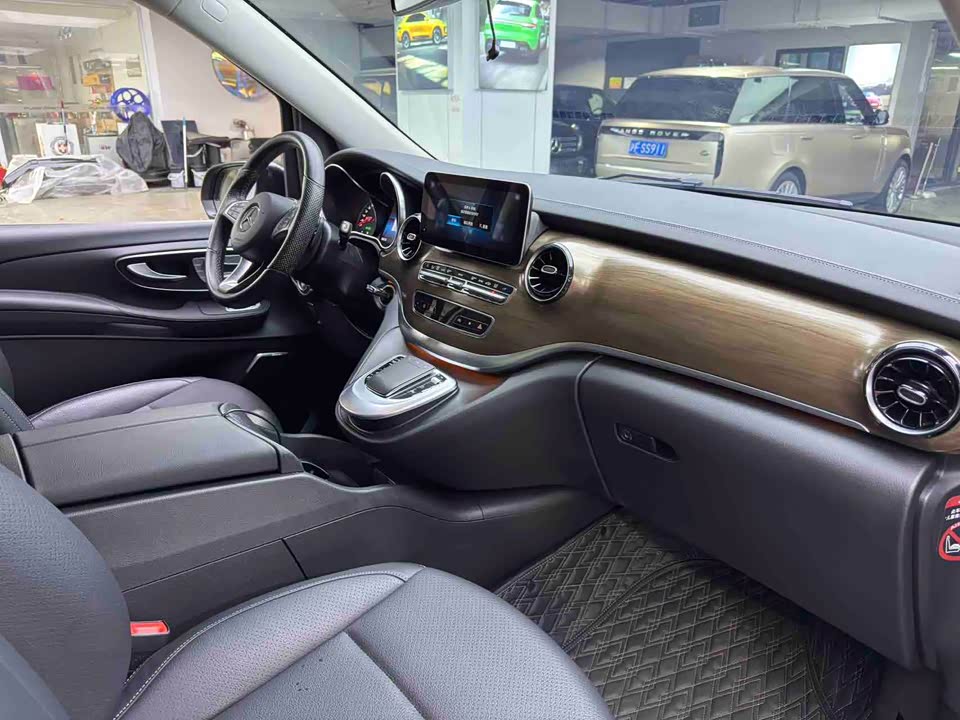 Mercedes-Benz V-class