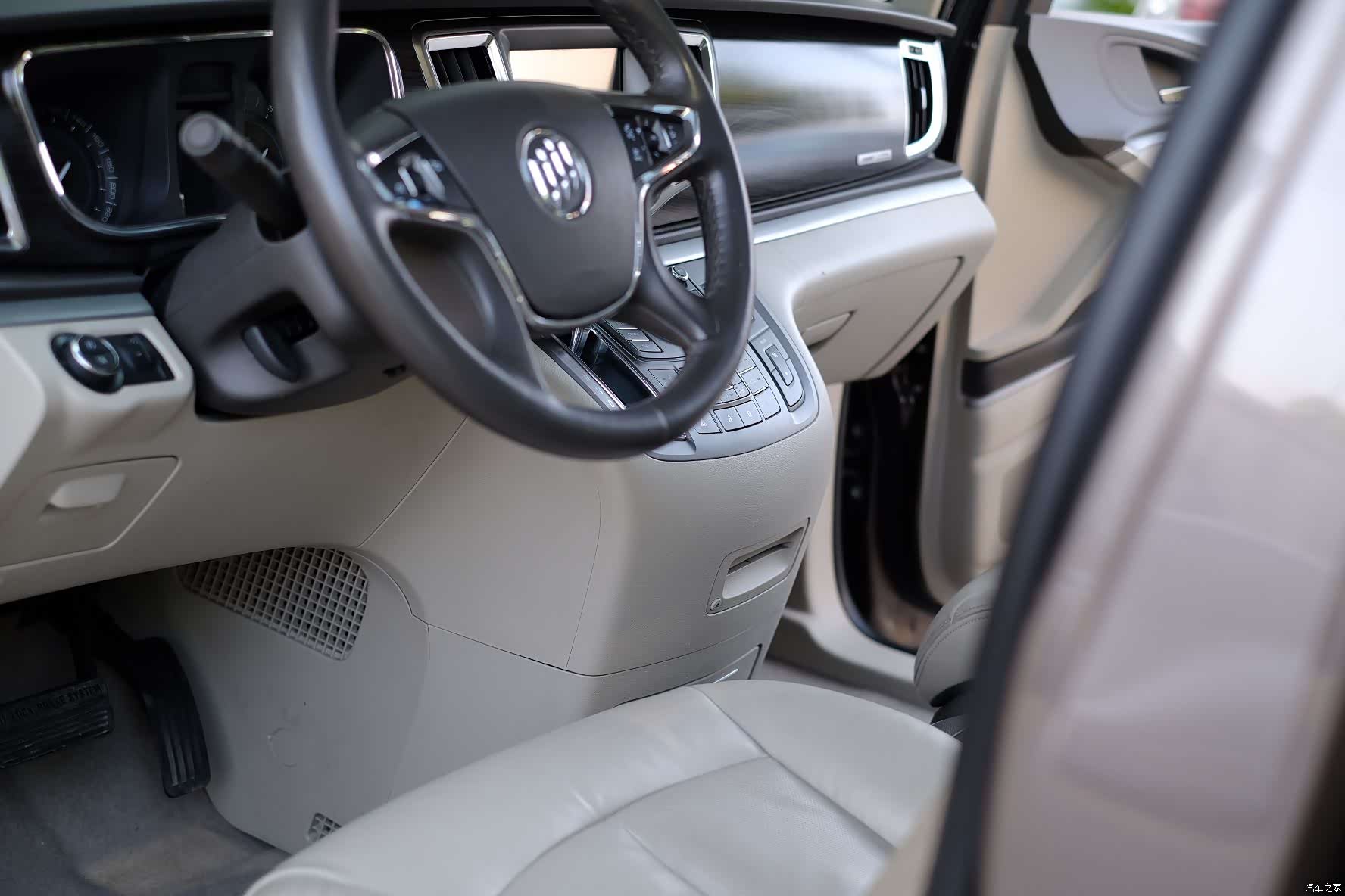 Buick GL8, 2011 21