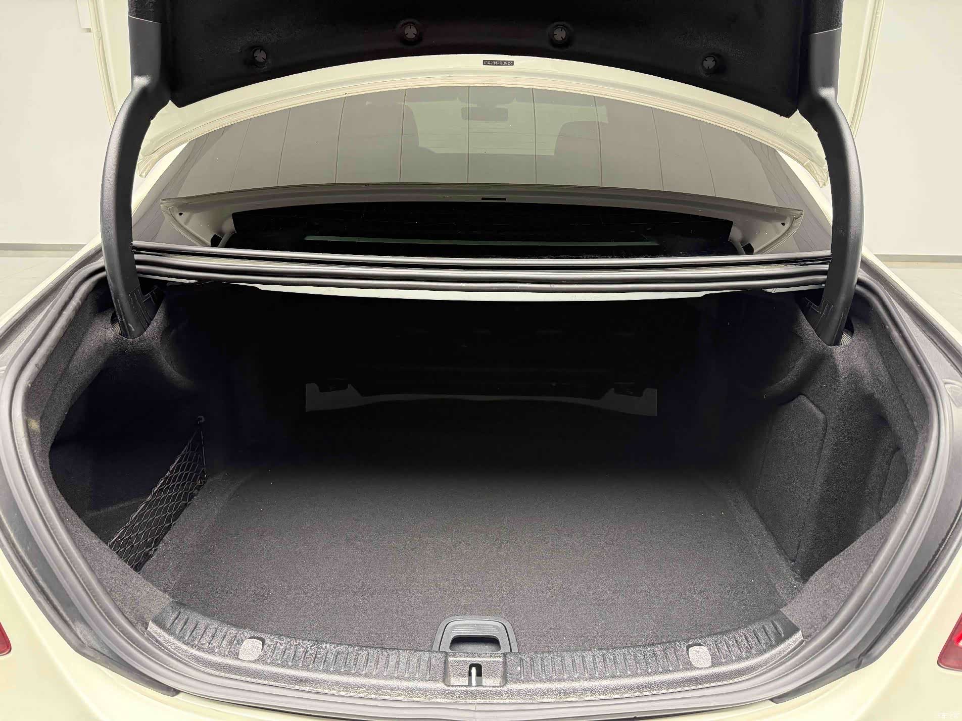 Mercedes-Benz E-Class, 2018 13