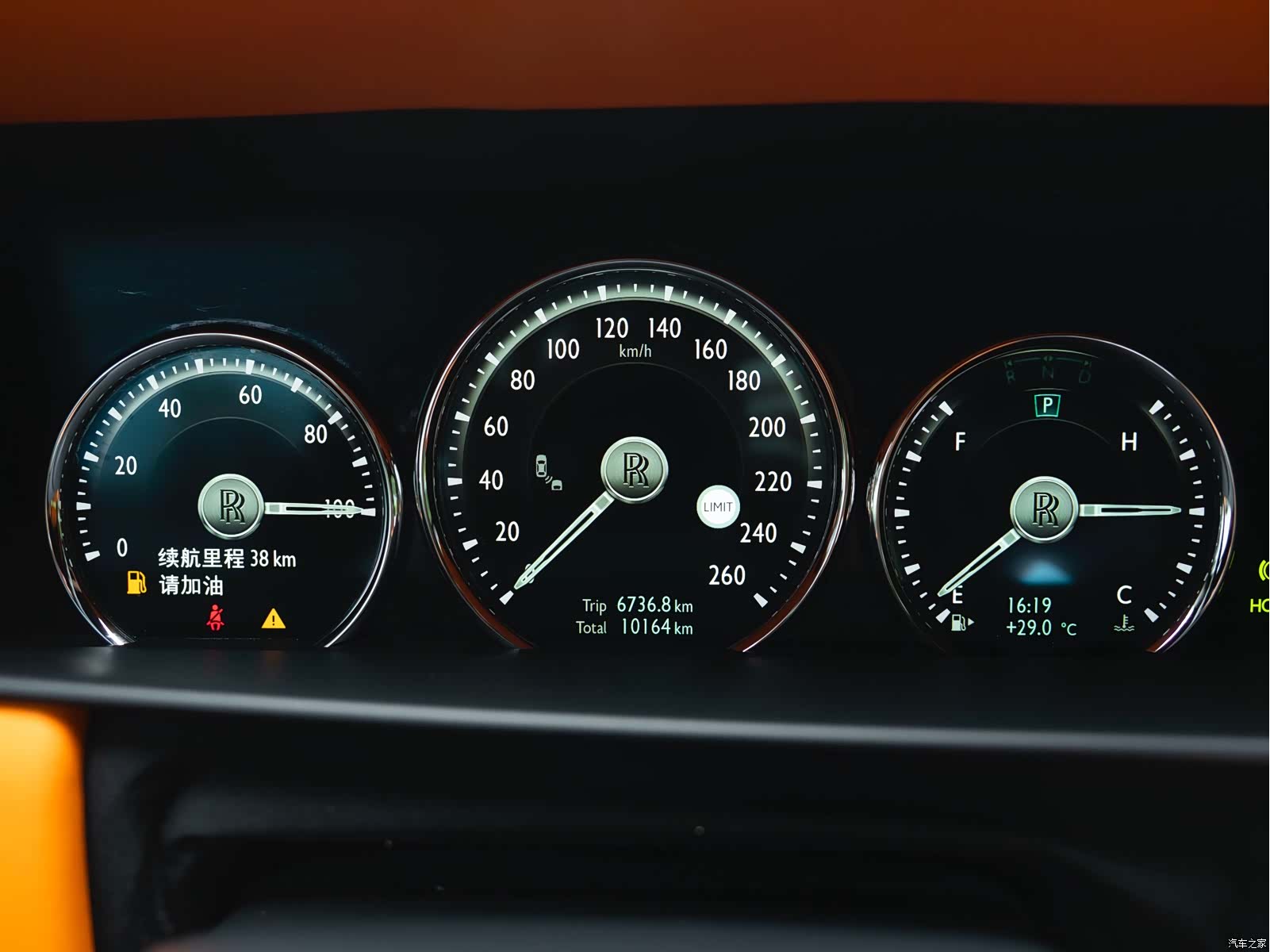 Rolls-Royce Cullinan, 2023 15