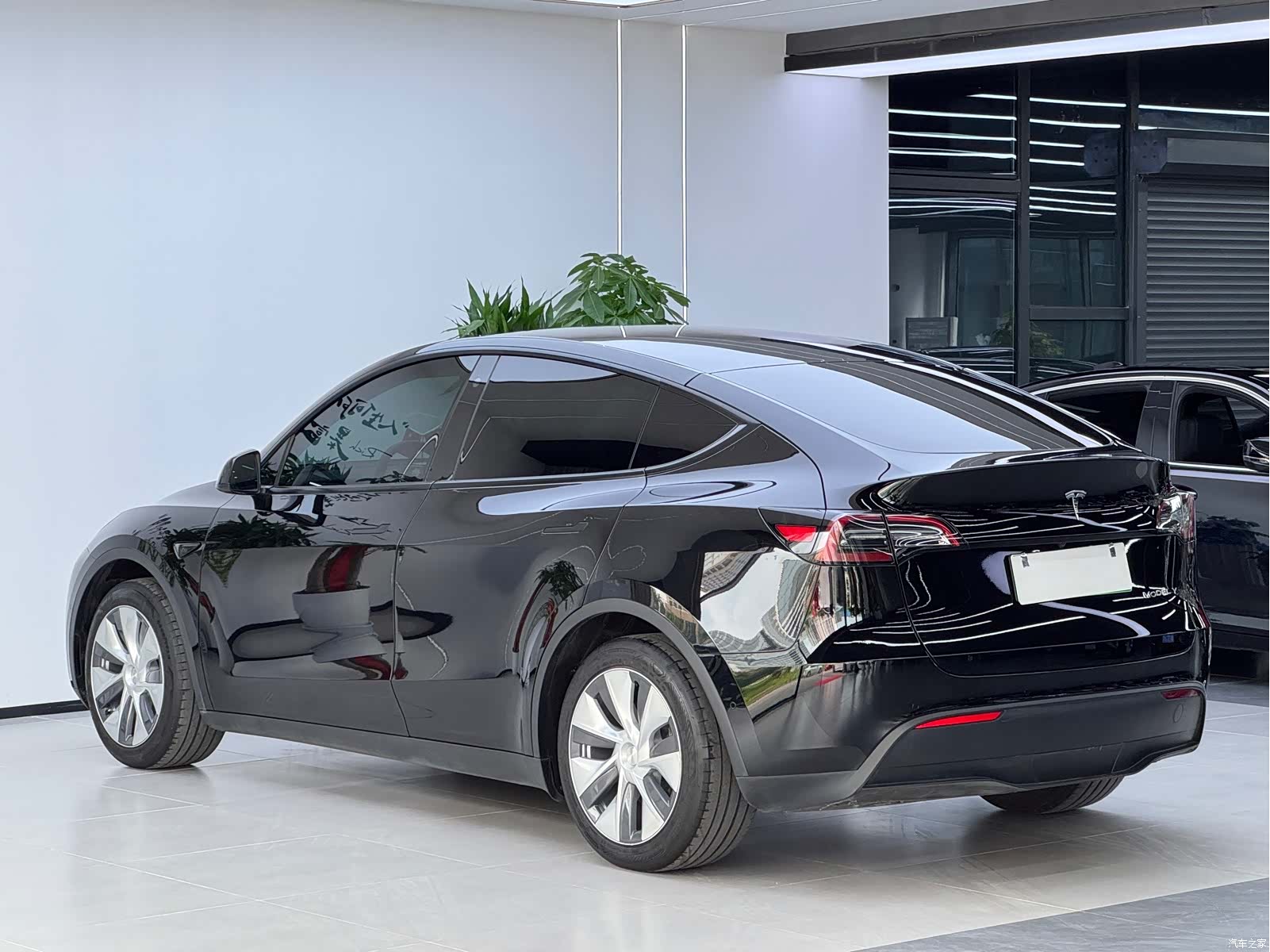 Tesla Model Y, 2023 19