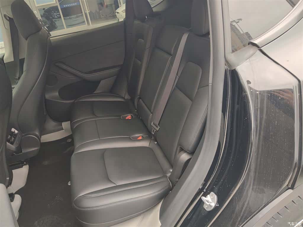 Tesla Model Y, 2023 17