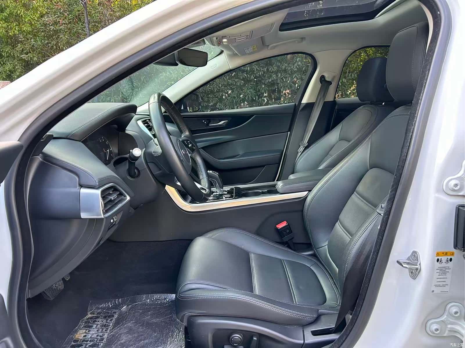 Land Rover XEL, 2021 4