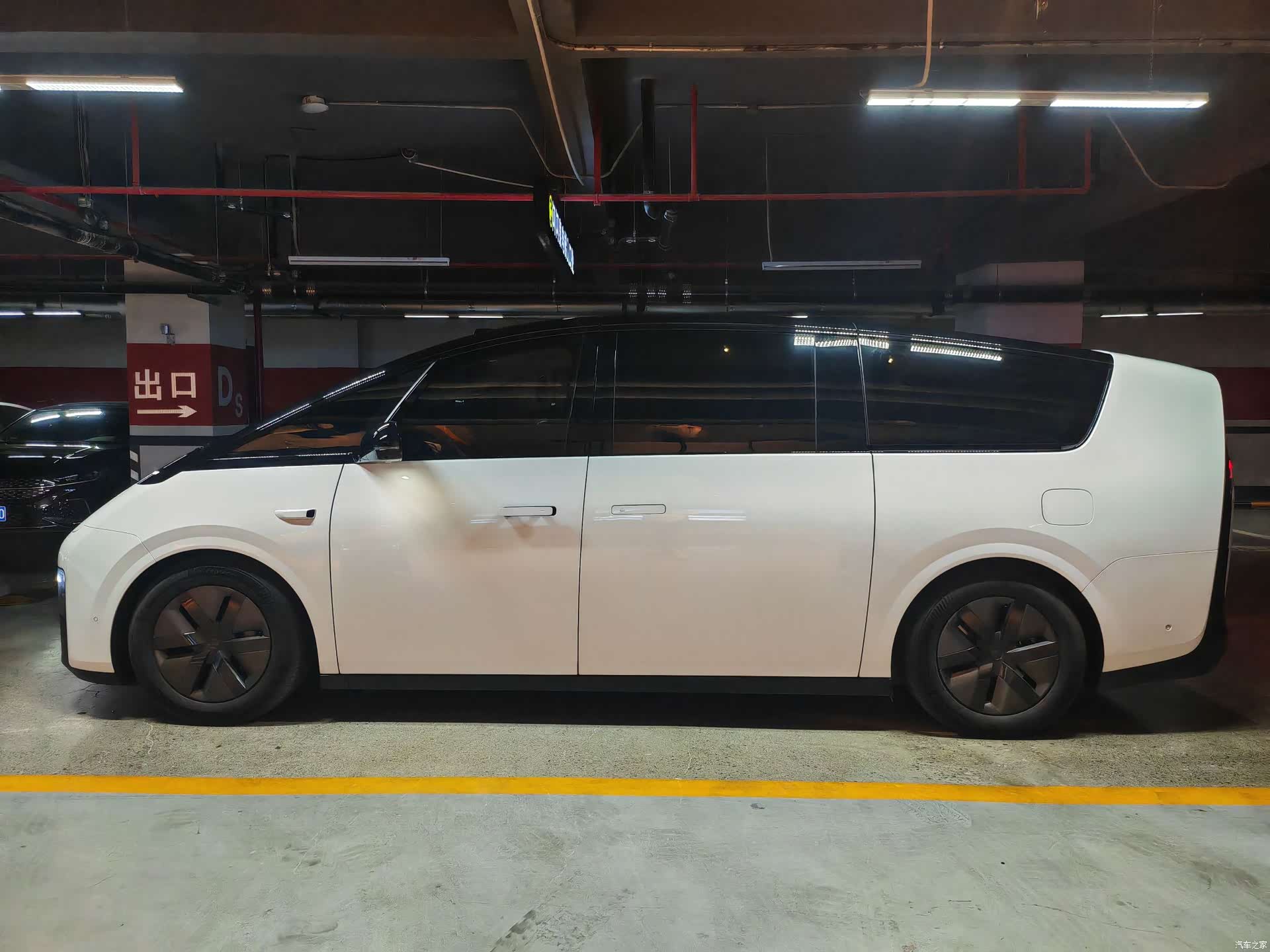 Li Auto MEGA, 2025 43