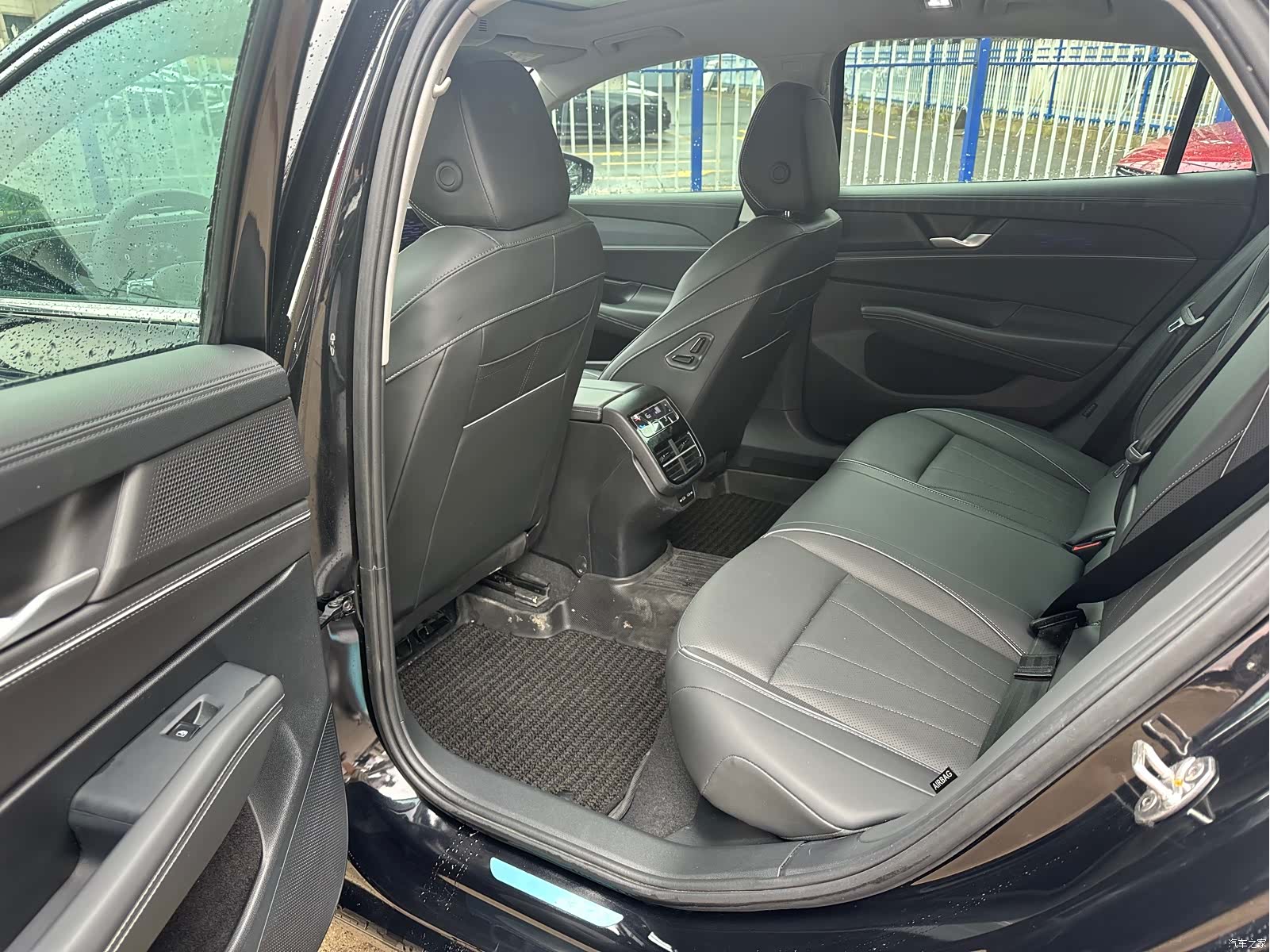 Volkswagen Passat, 2025 все фото