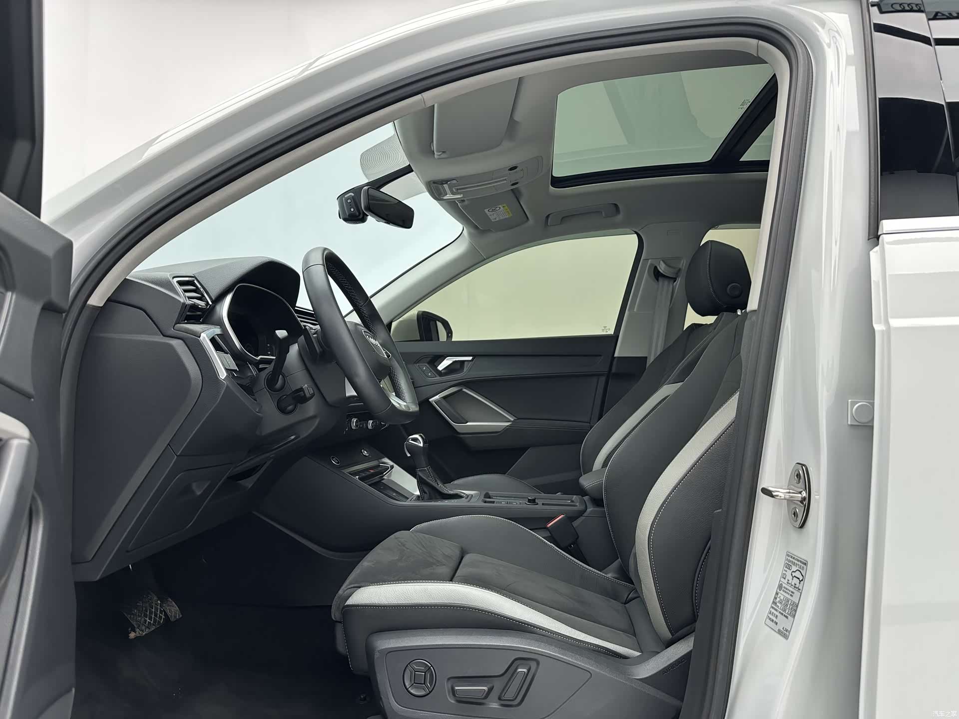 Audi Q3, 2023 все фото