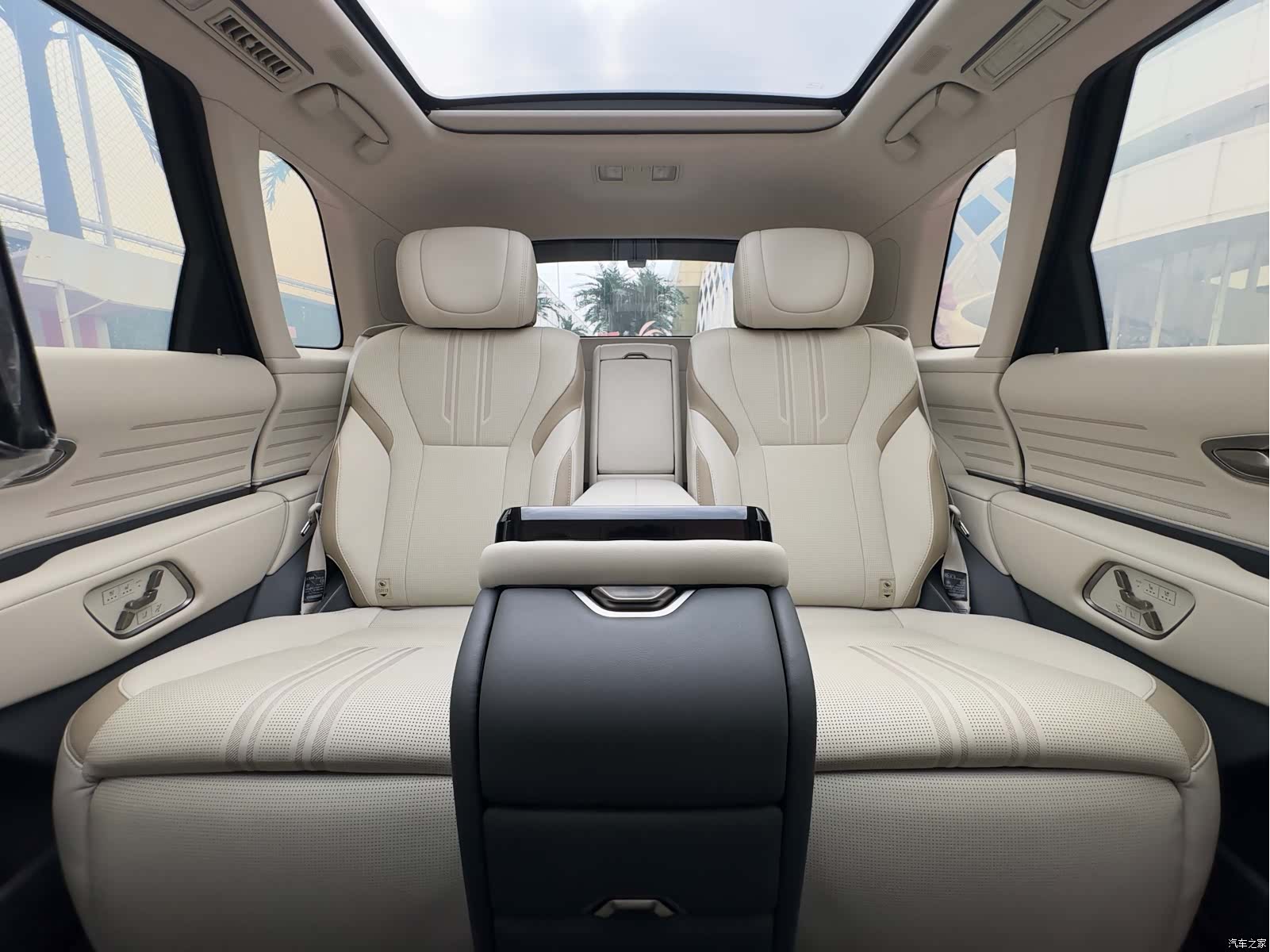 Toyota Century, 2024 34