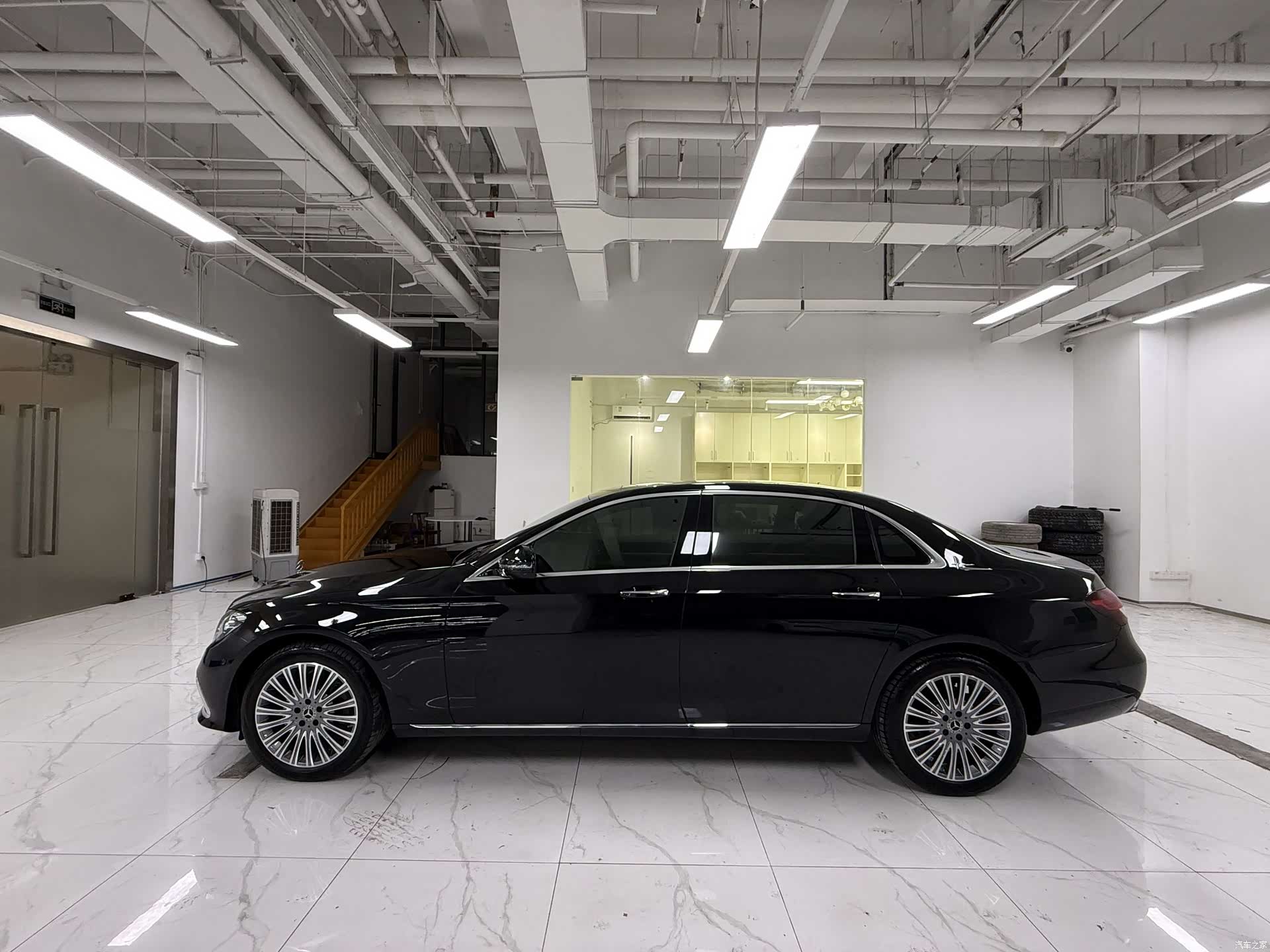 Mercedes-Benz E-Class, 2023 3