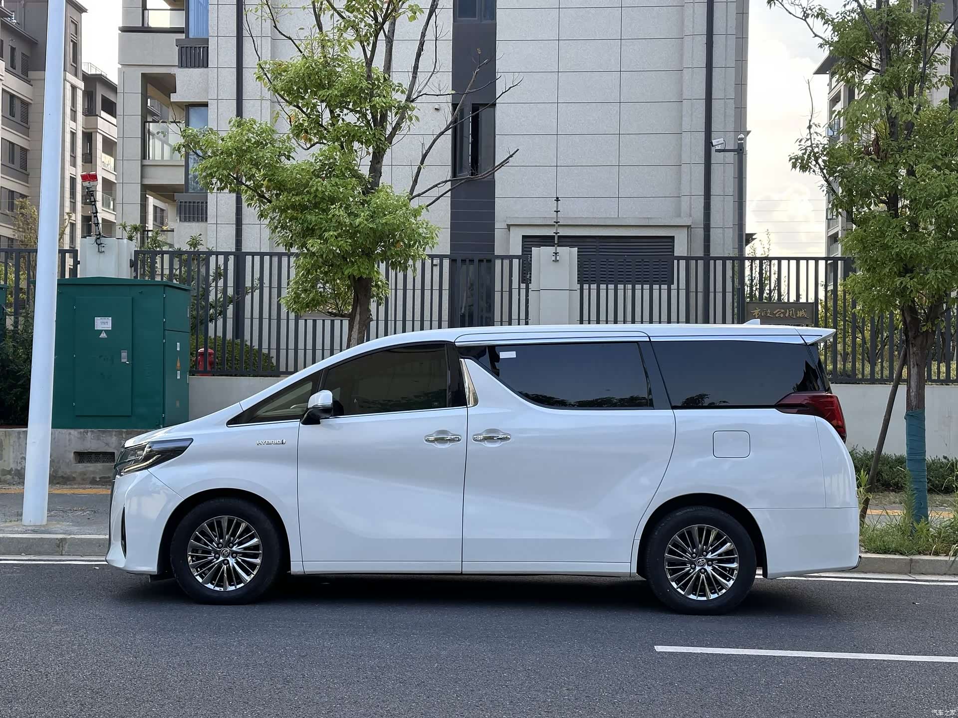 Toyota Alphard, 2021 3