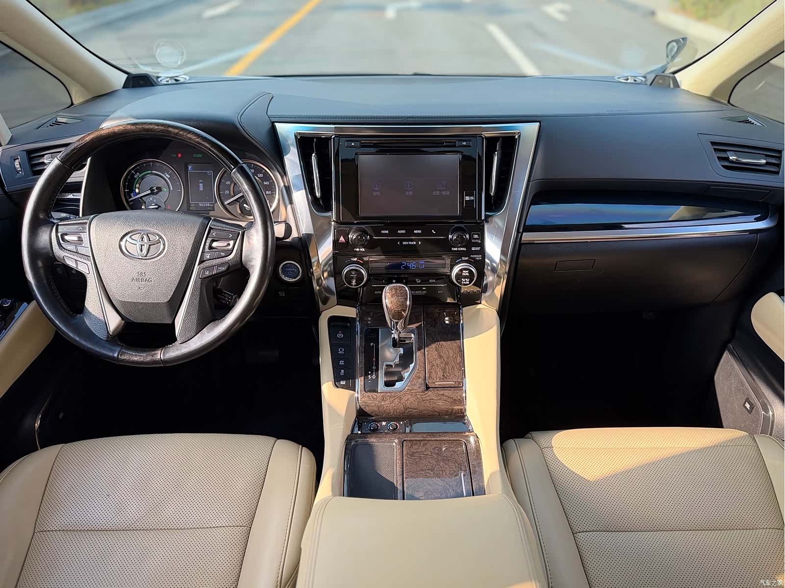Toyota Vellfire, 2020 10